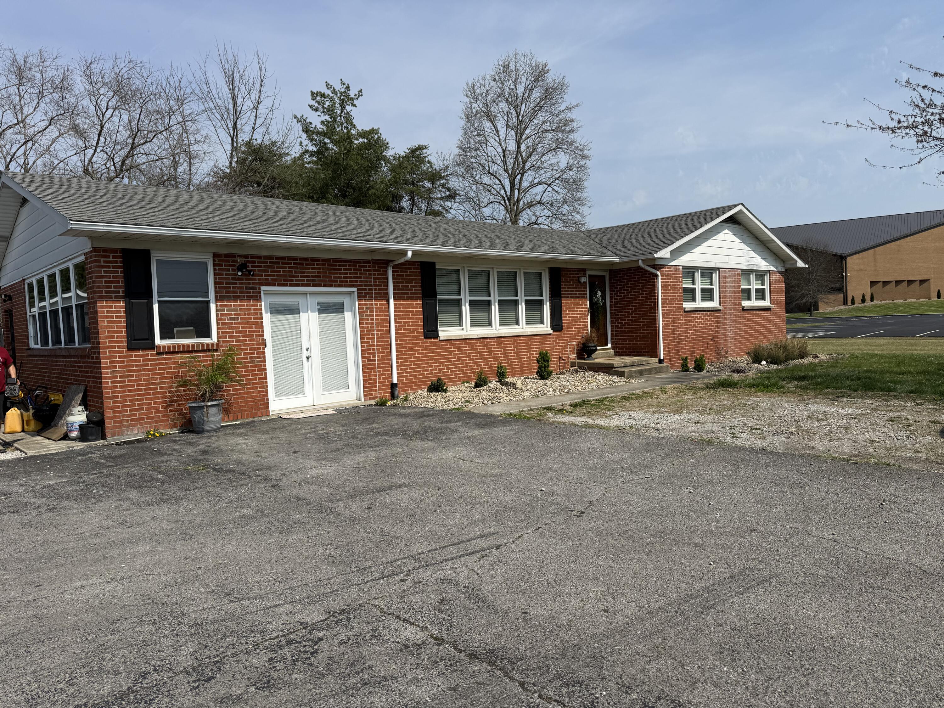 286 E Steve Wariner Drive Property Photo 2