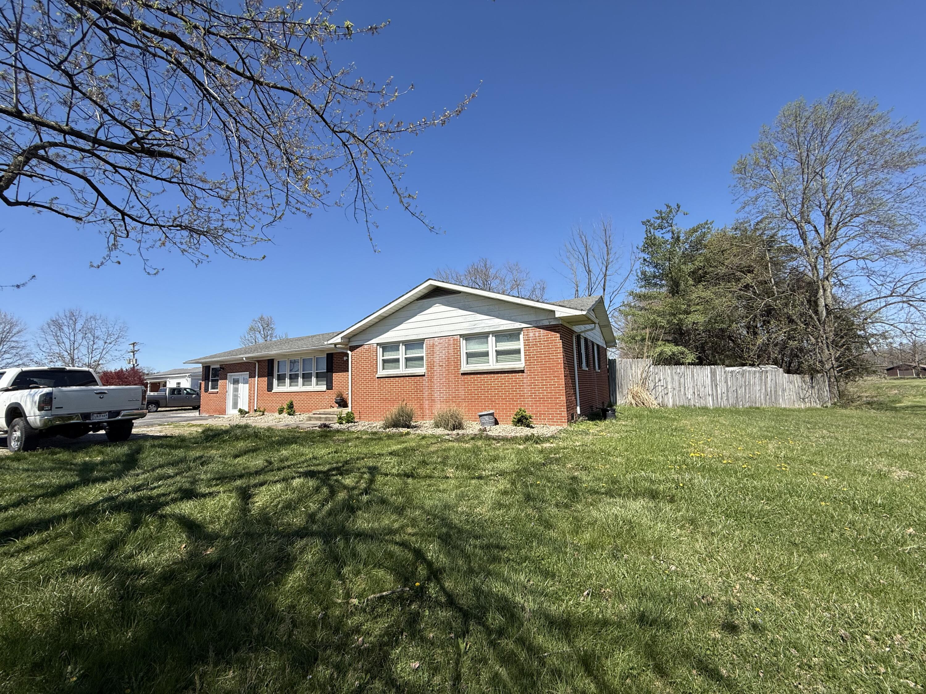 286 E Steve Wariner Drive Property Photo 3