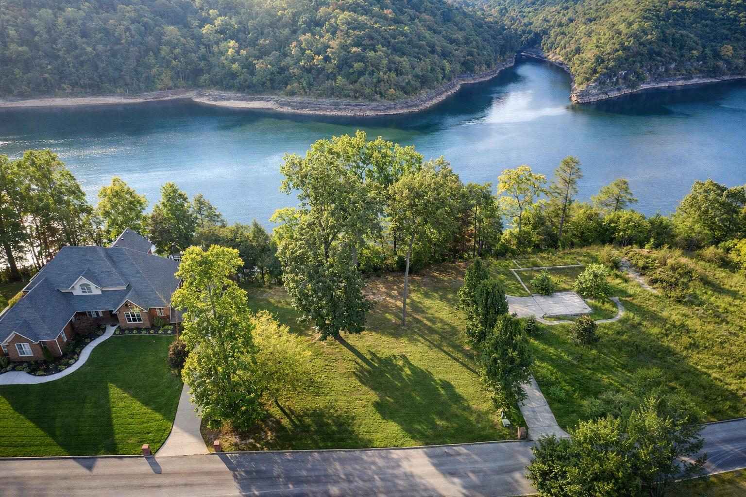 670 Water Cliff Drive Property Photo 2