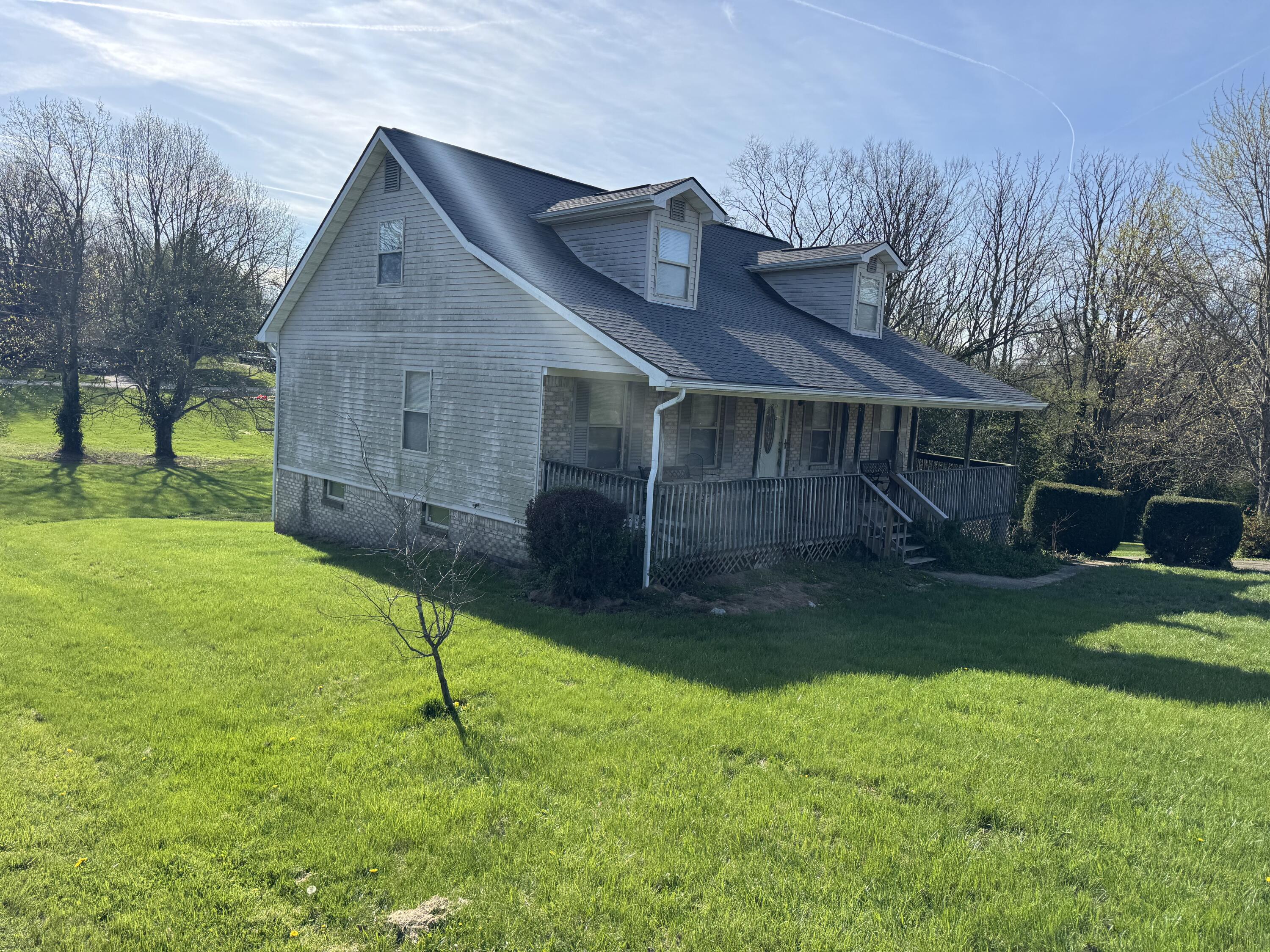 105 Waverly Lane Property Photo 3