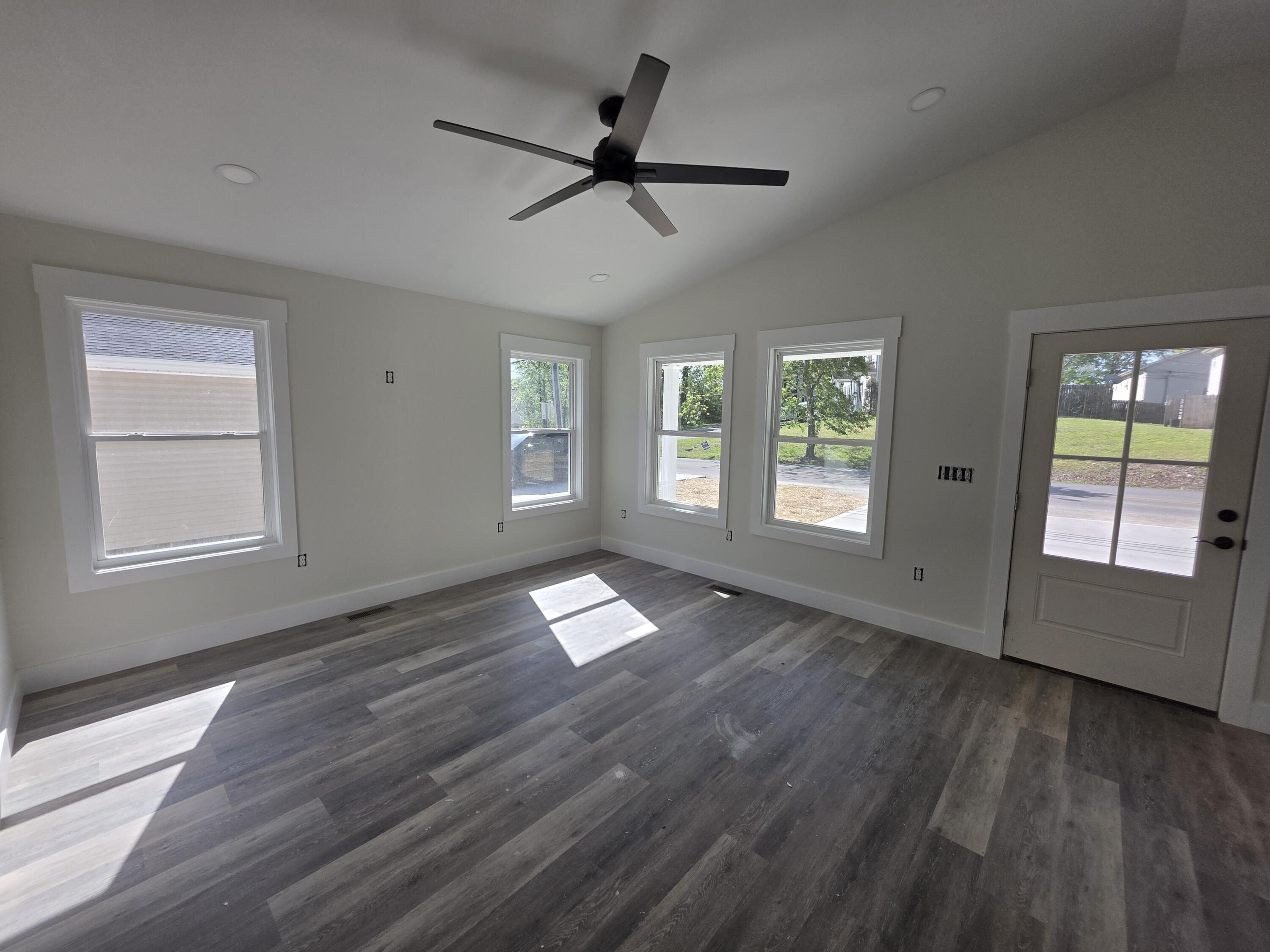 618 Gordon Street Property Photo 4
