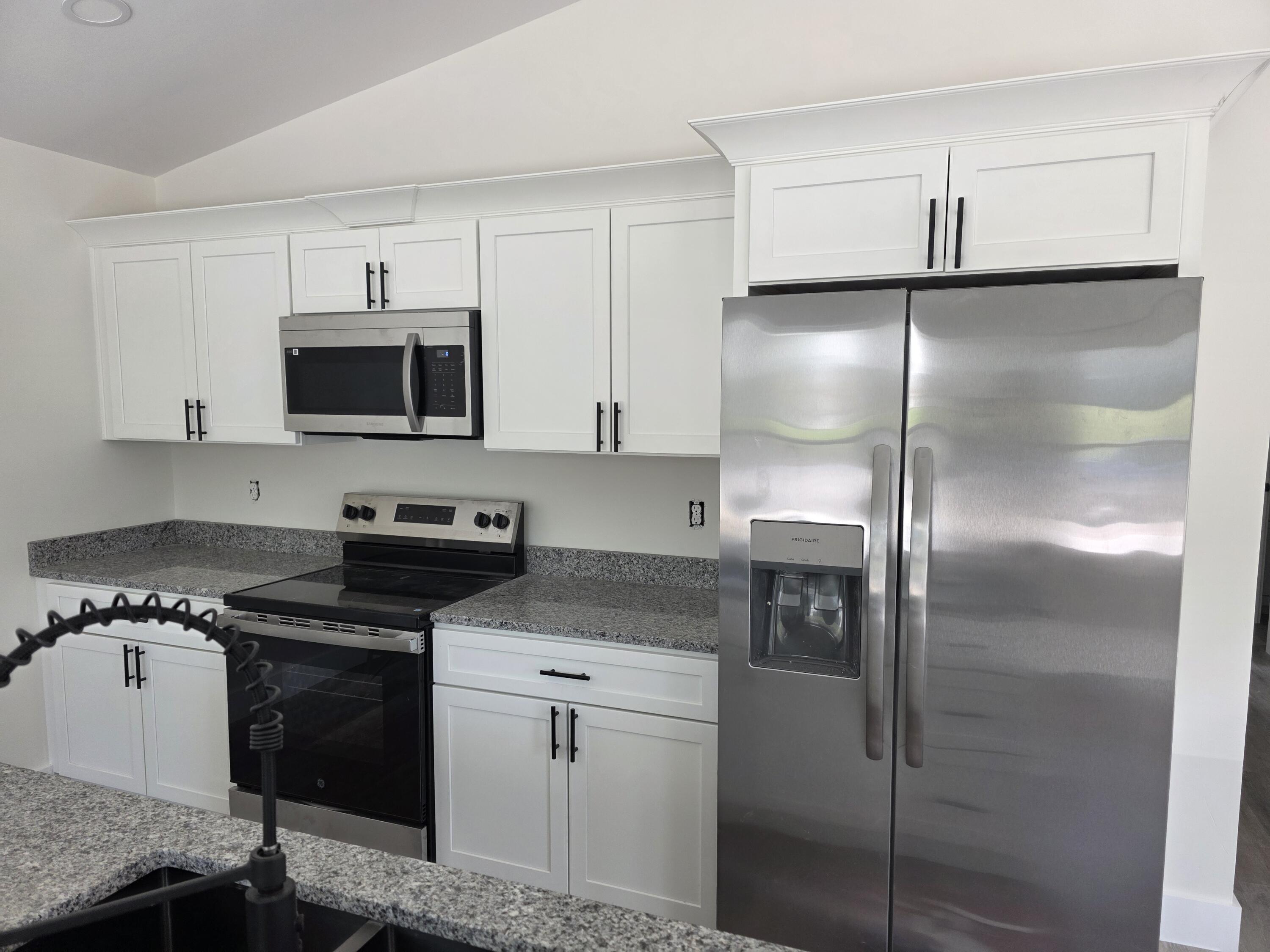 618 Gordon Street Property Photo 5