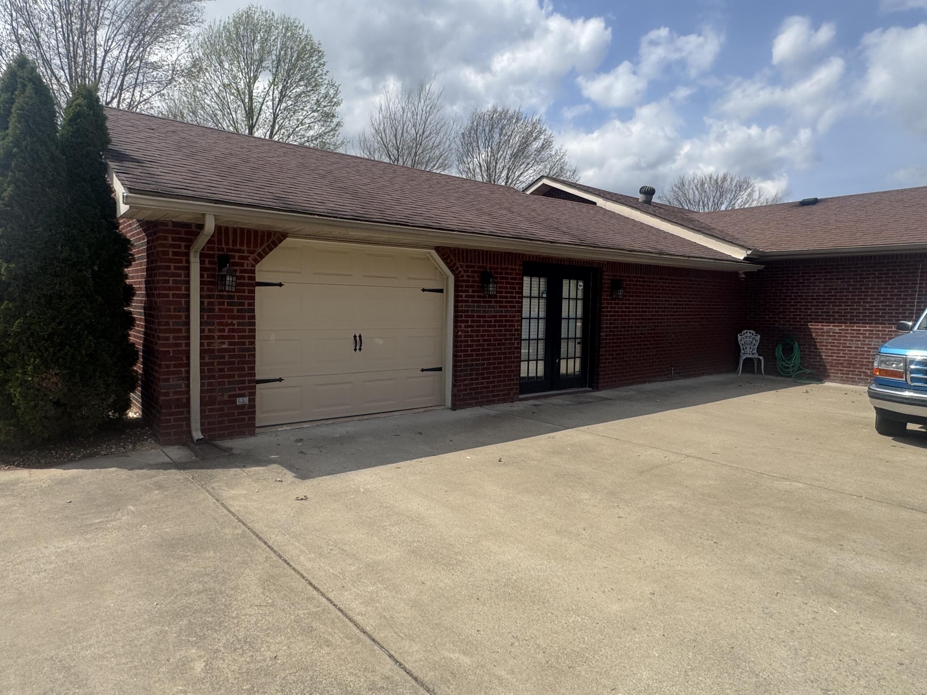 77 Deerfield Lane Property Photo 8