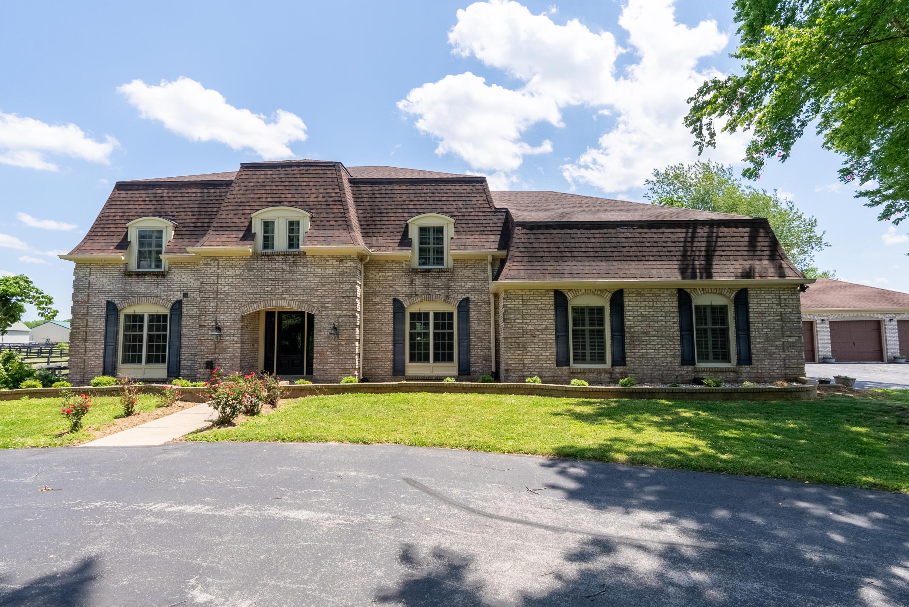 1830 Jacks Creek Pike Property Photo 3