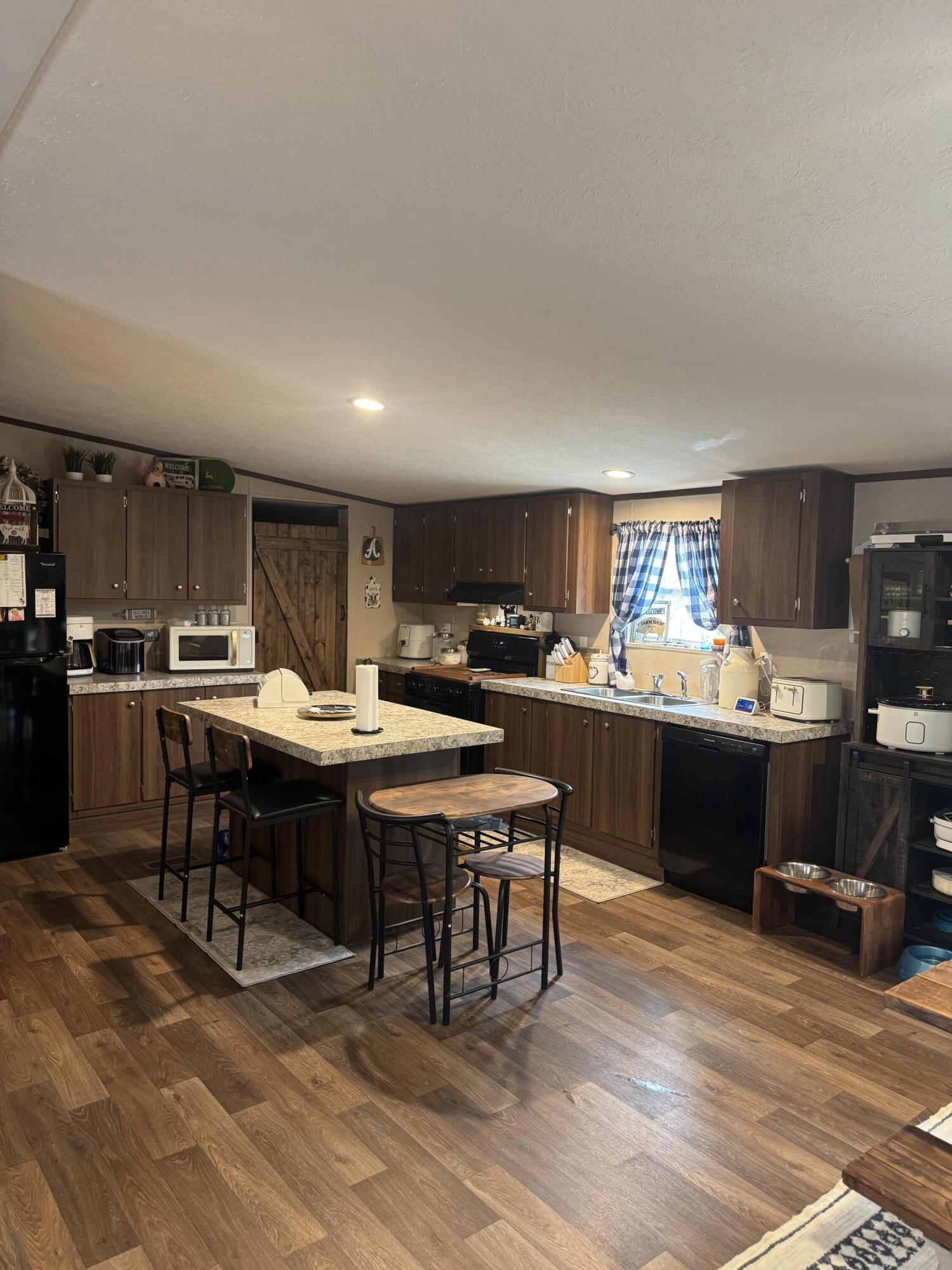 717 Highway 441 Property Photo 4