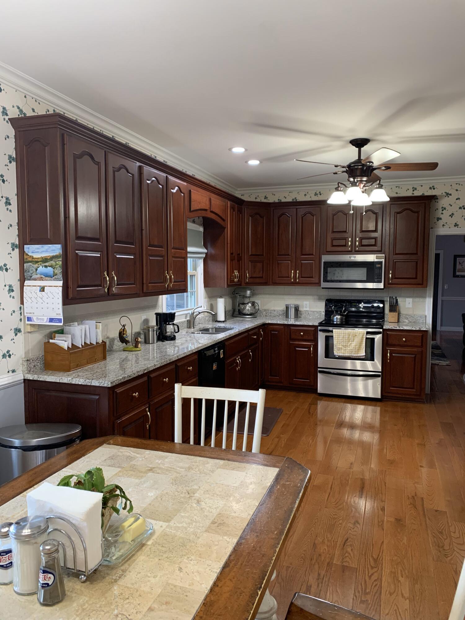 186 Chardonnay Court Property Photo 32