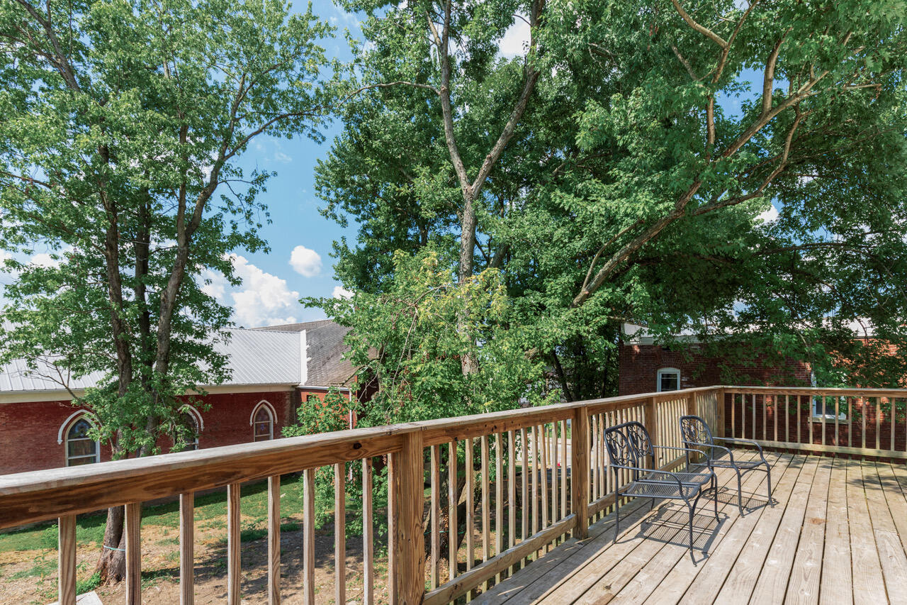 105 E 5th Street Property Photo 13