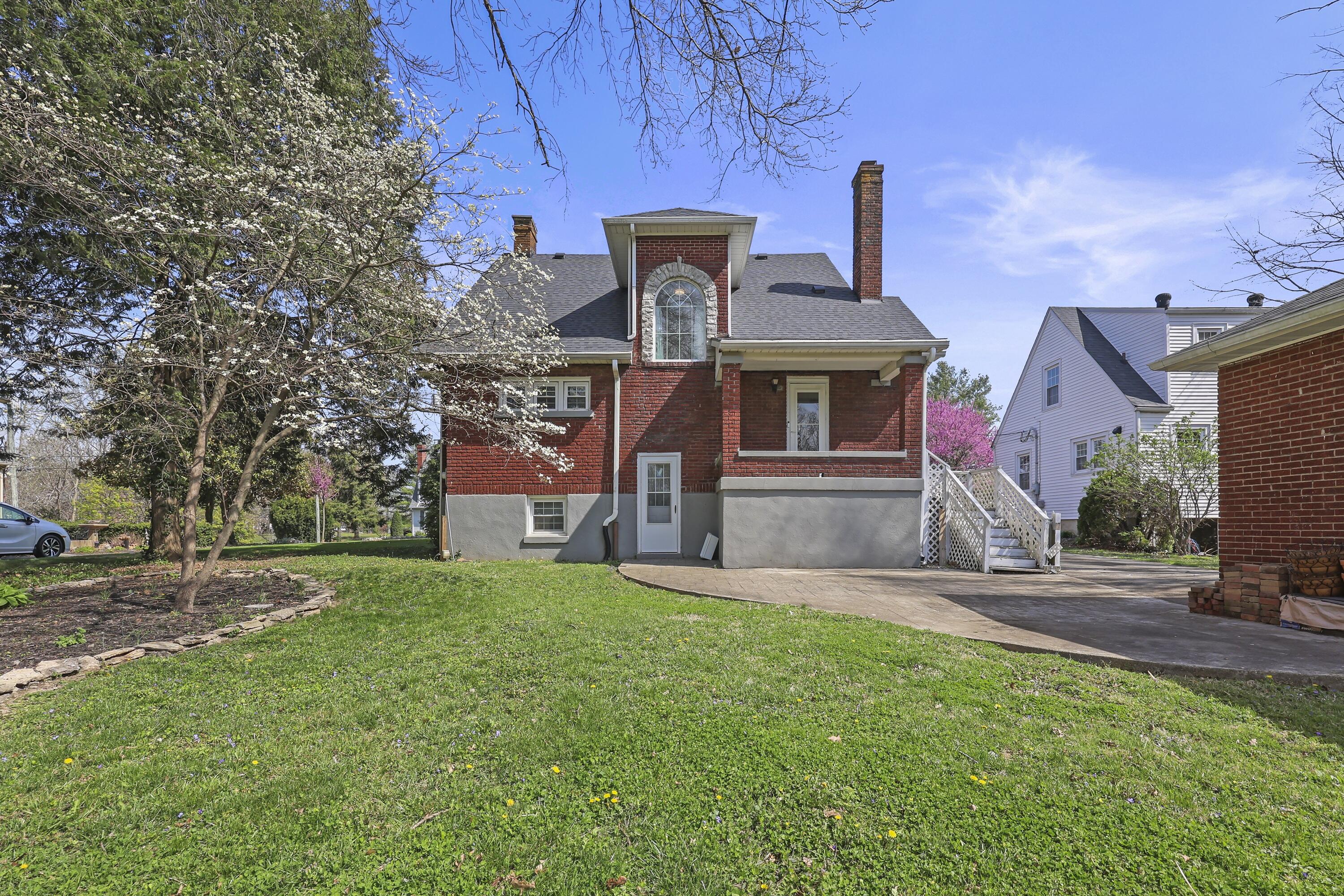 206 E Grundy Avenue Property Photo 6
