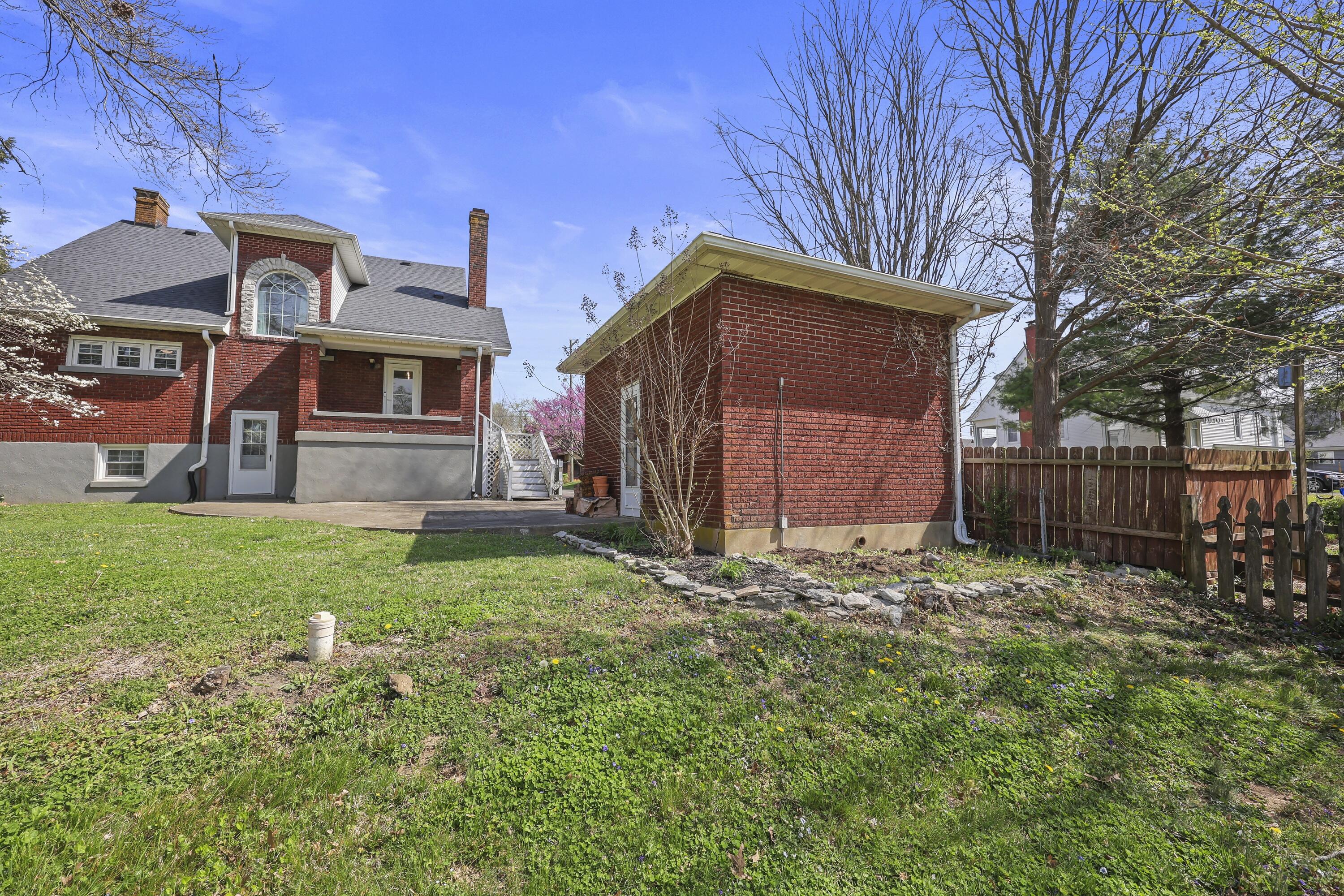 206 E Grundy Avenue Property Photo 45