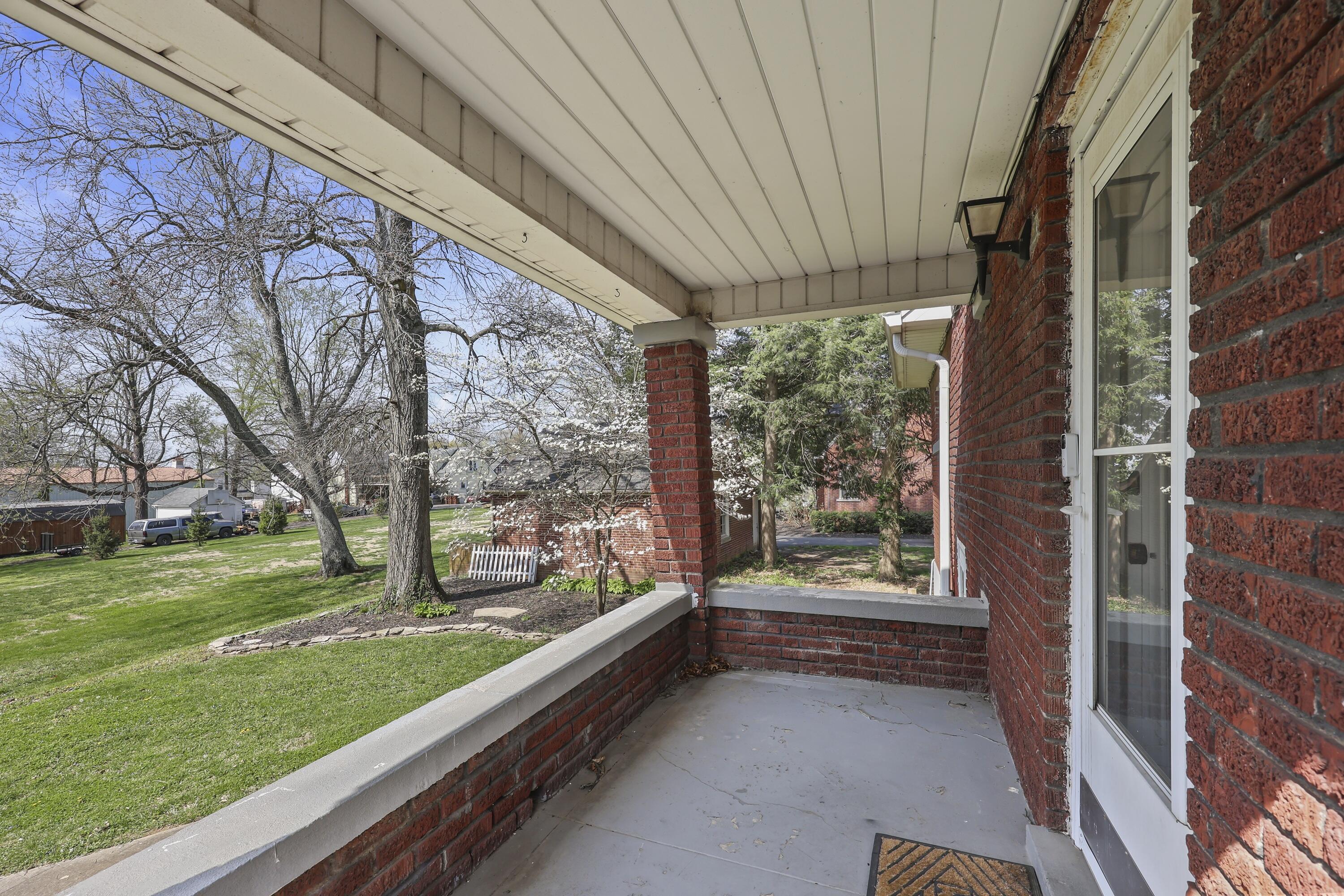 206 E Grundy Avenue Property Photo 46