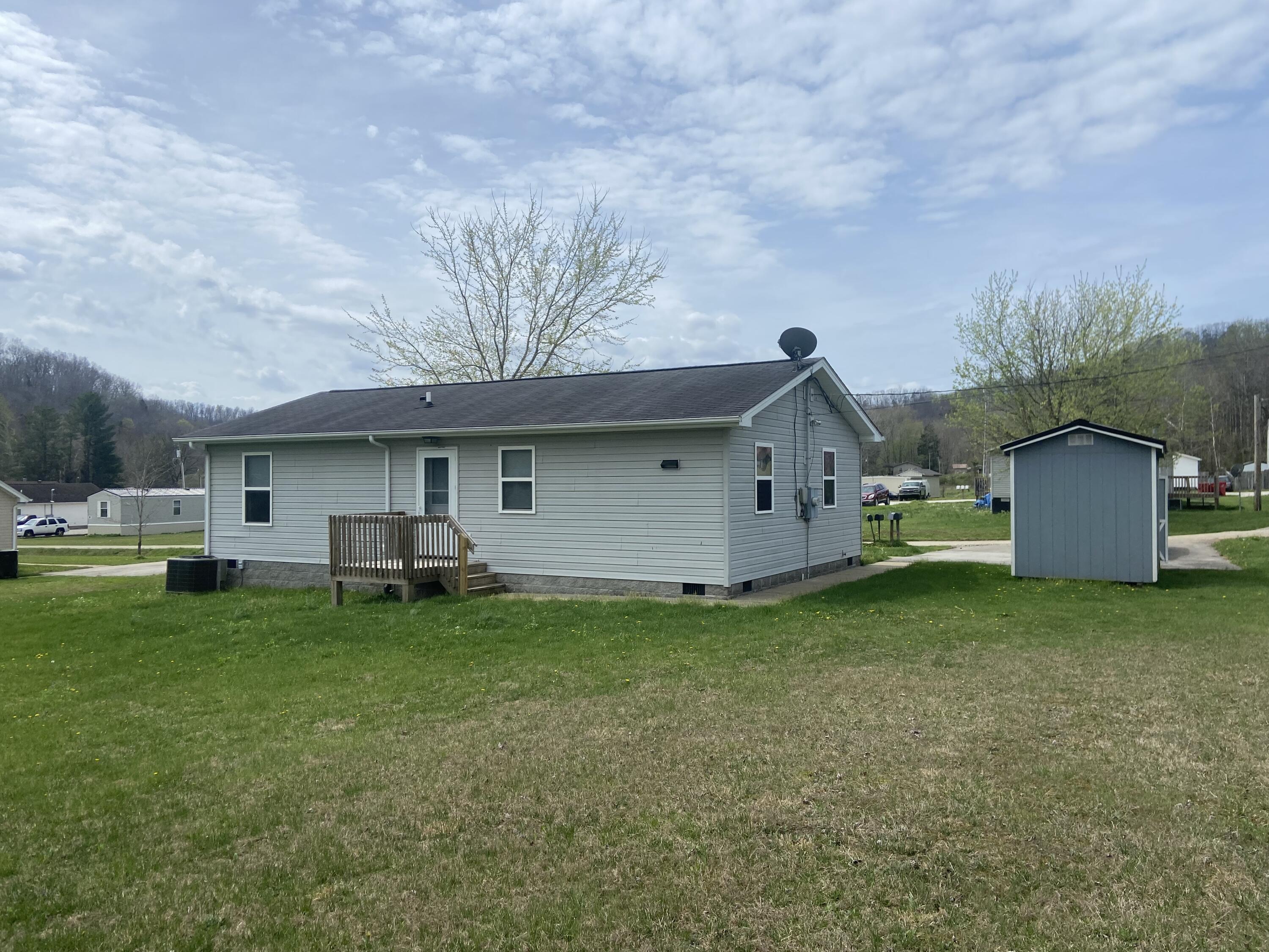 300 Tuffy Stull Road Property Photo 2