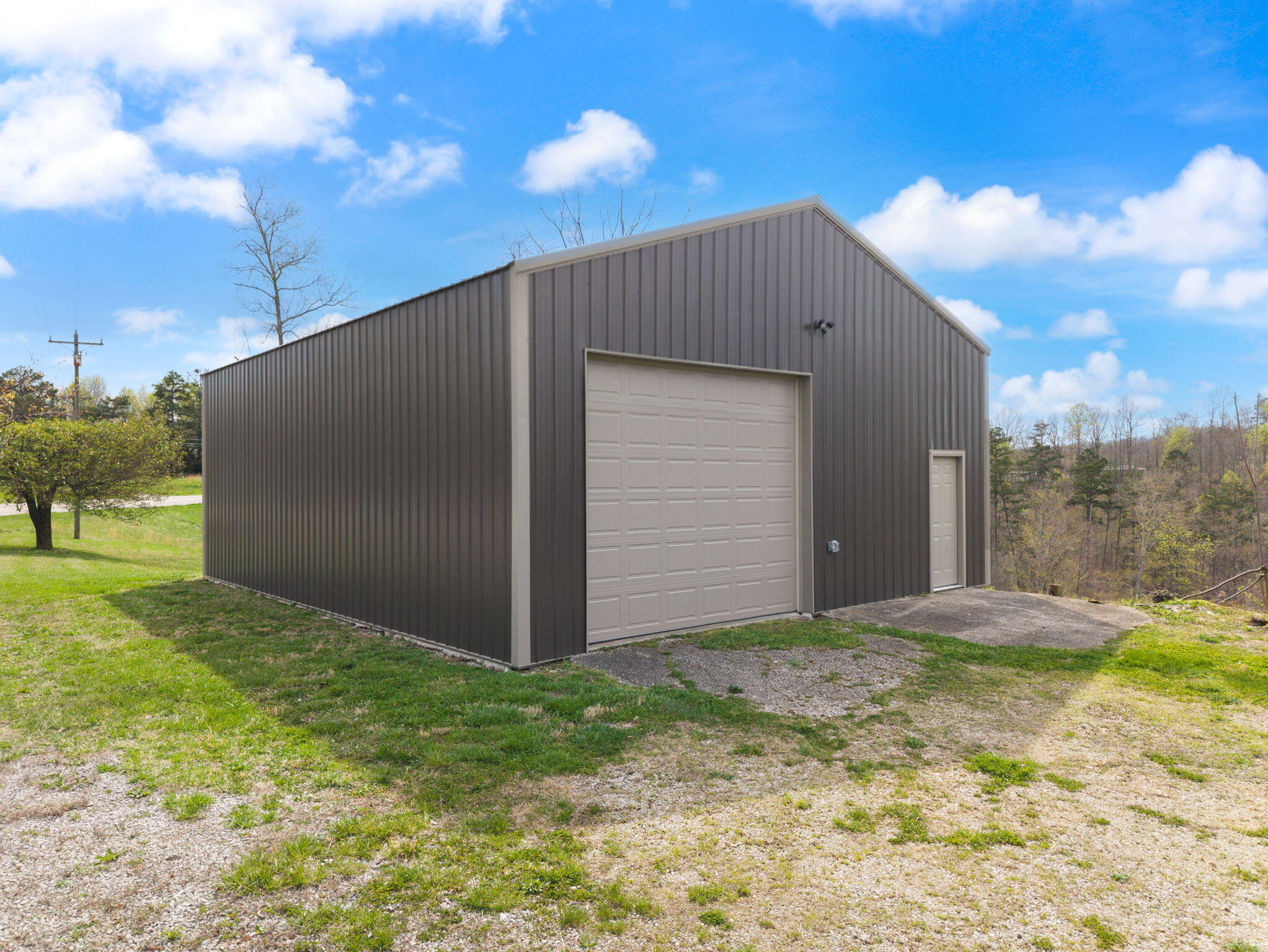 7800 Highway 1643 Property Photo 14