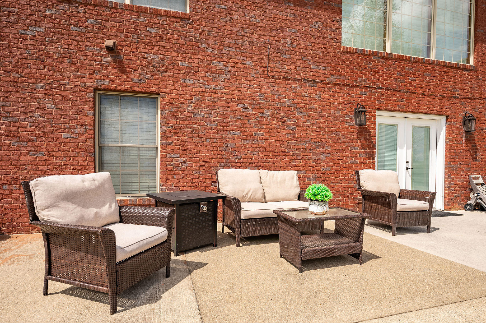 575 Sunset Boulevard Property Photo 59
