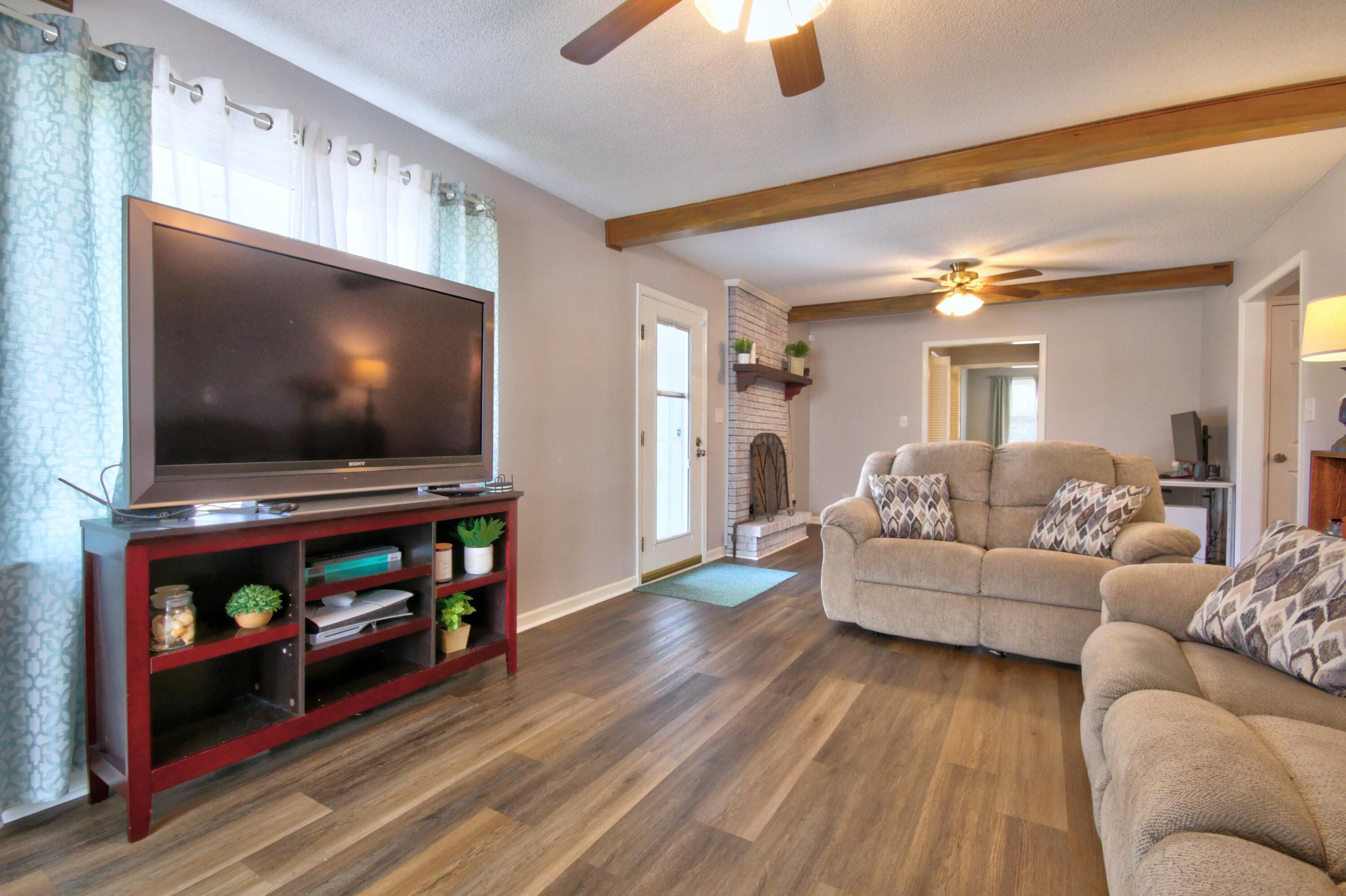 1207 Yorkshire Estates Road Property Photo 7