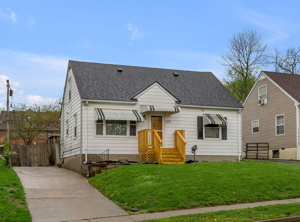 829 Carneal Road Property Photo 2