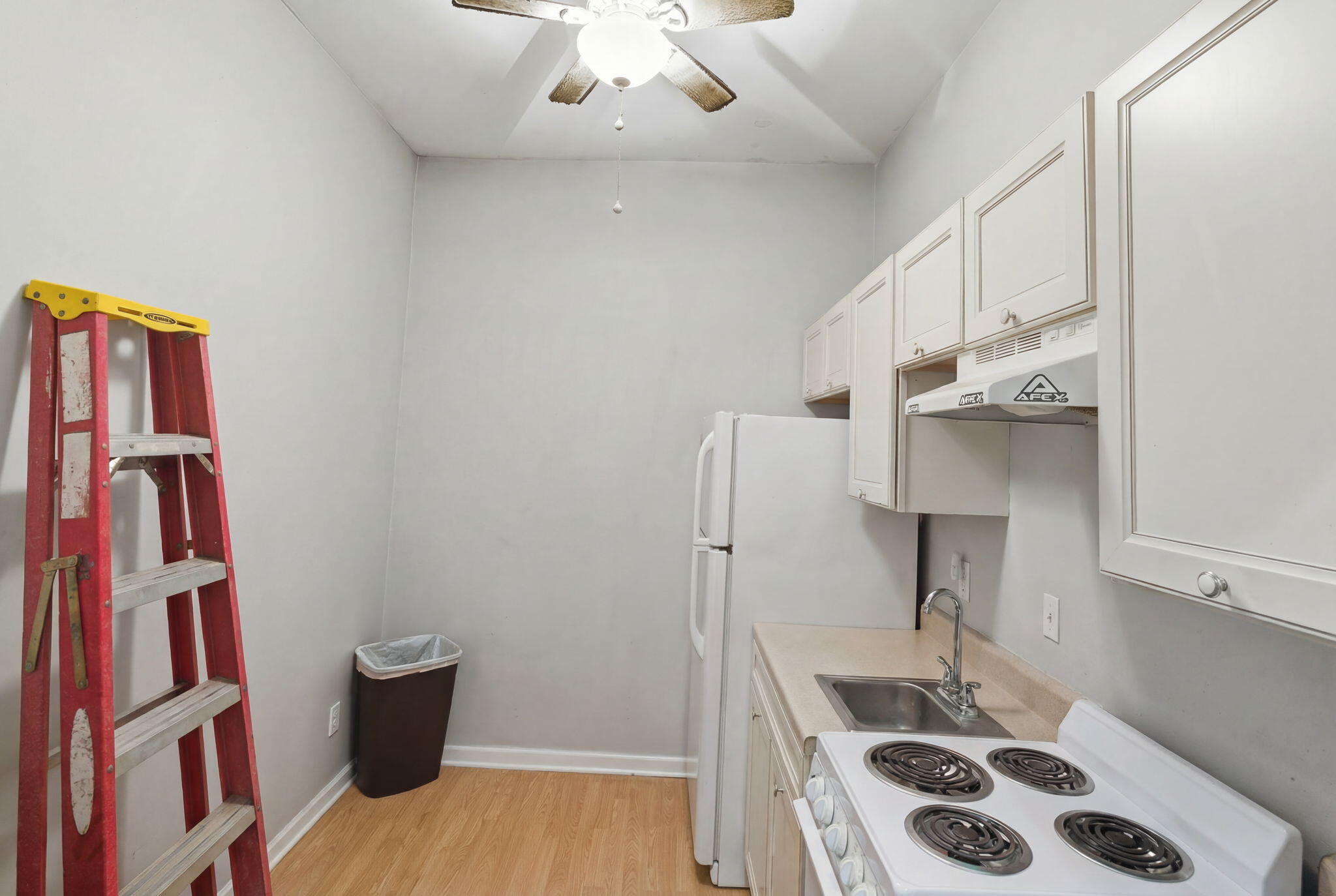 201 E Pike Street Property Photo 32