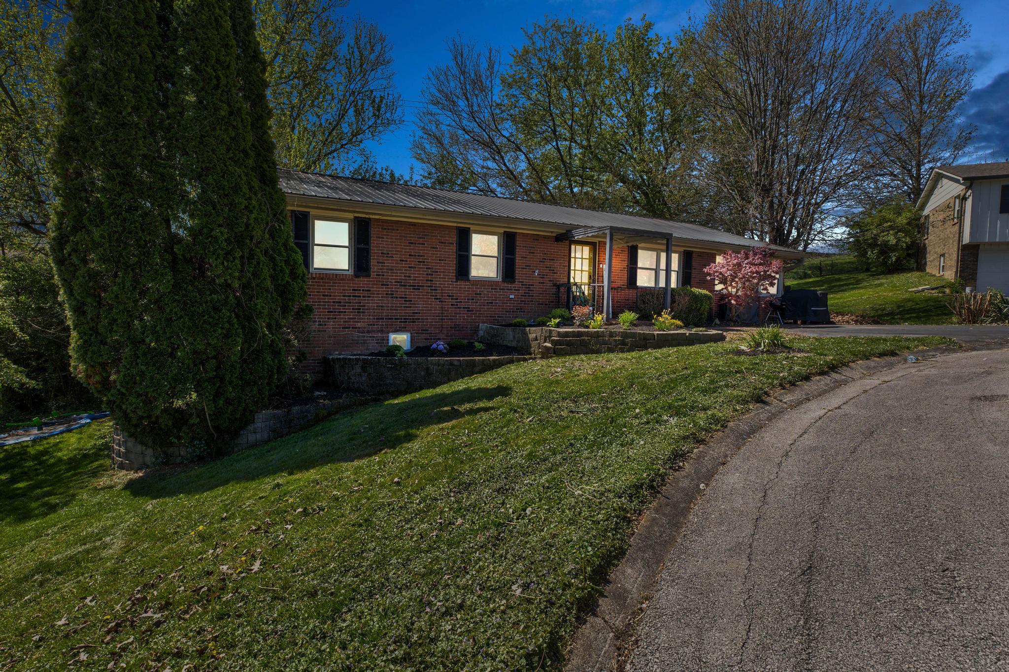122 Azalea Court Property Photo 3