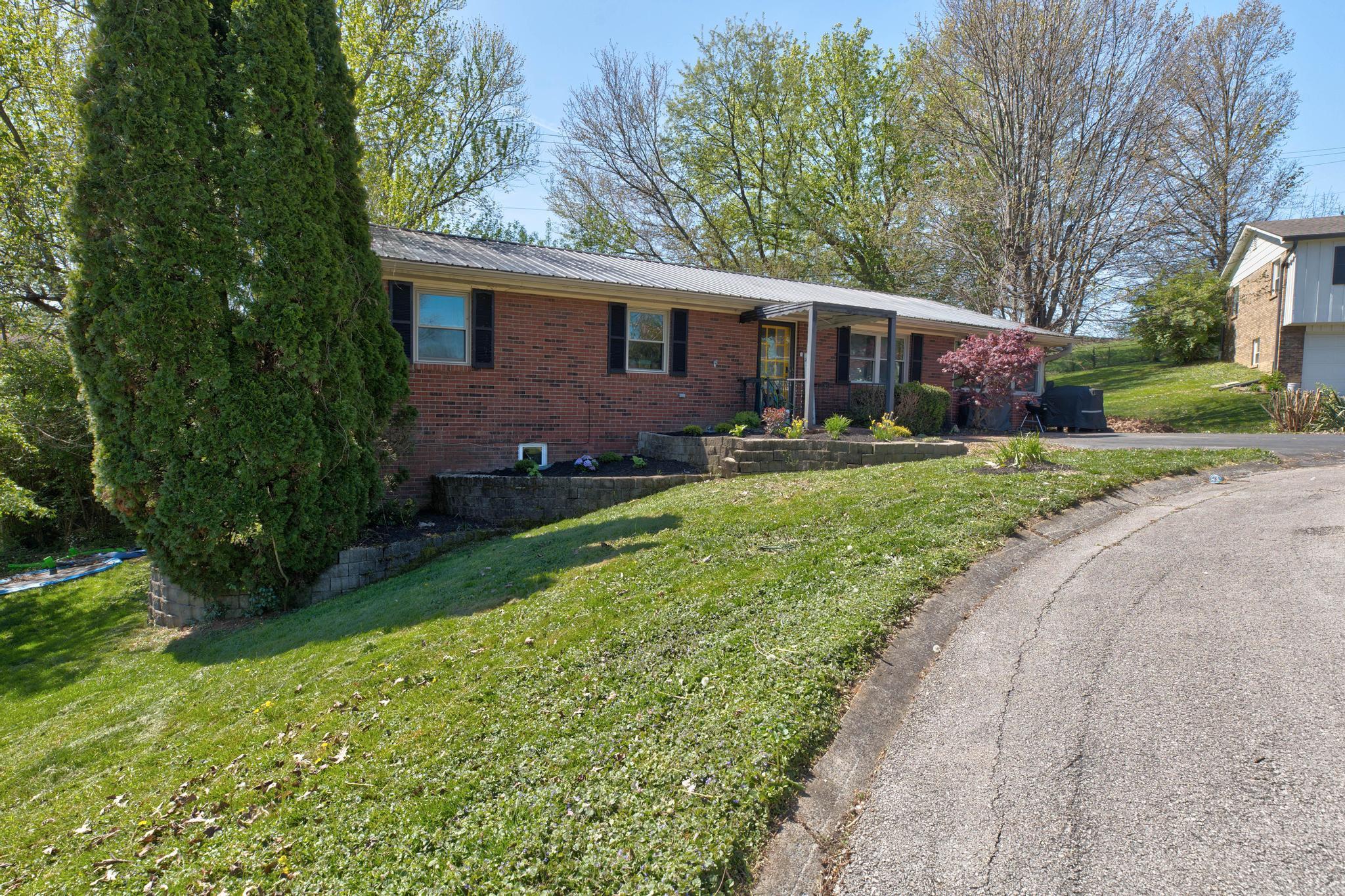 122 Azalea Court Property Photo 4