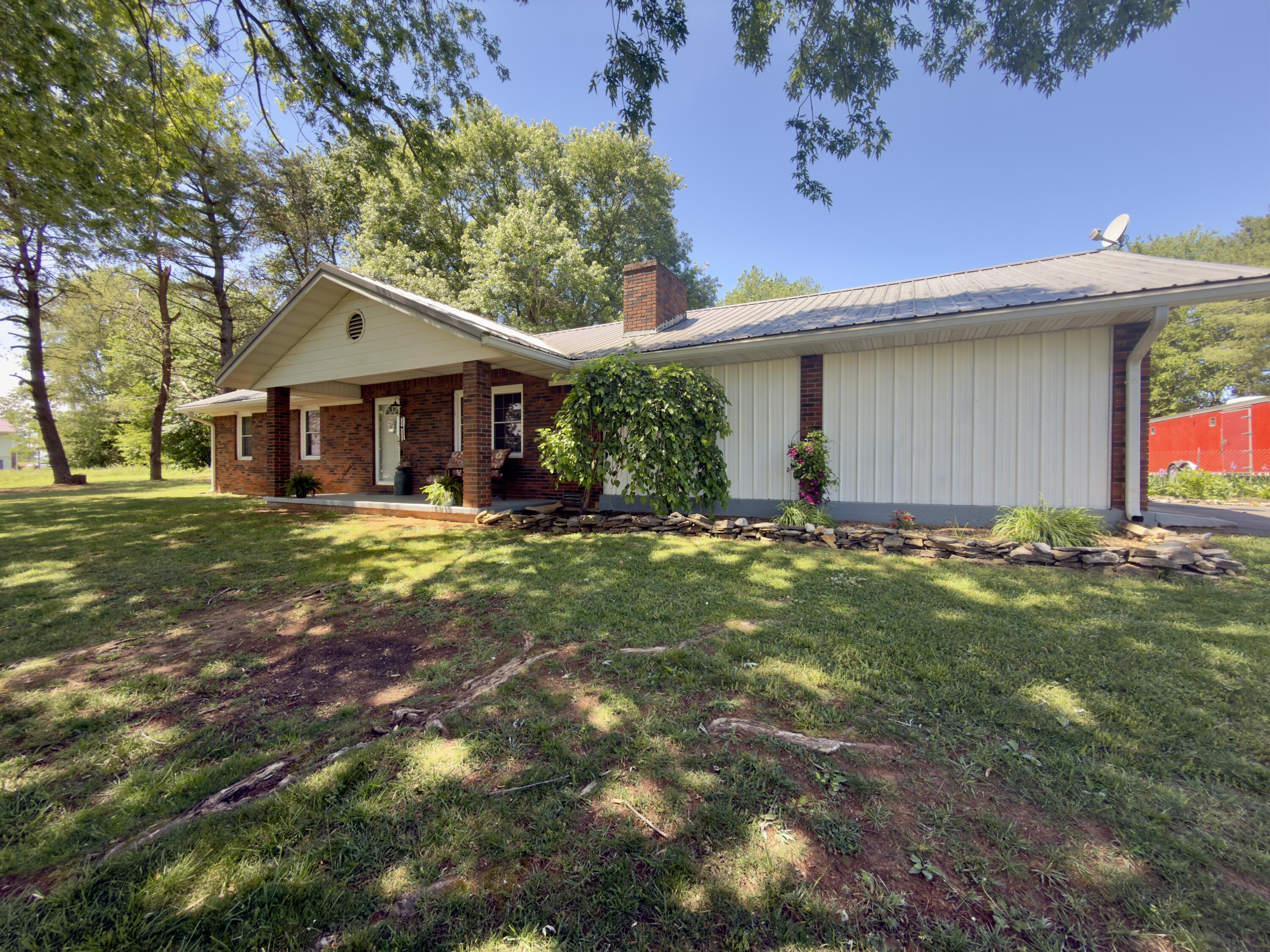 202 Willa Drive Property Photo 2
