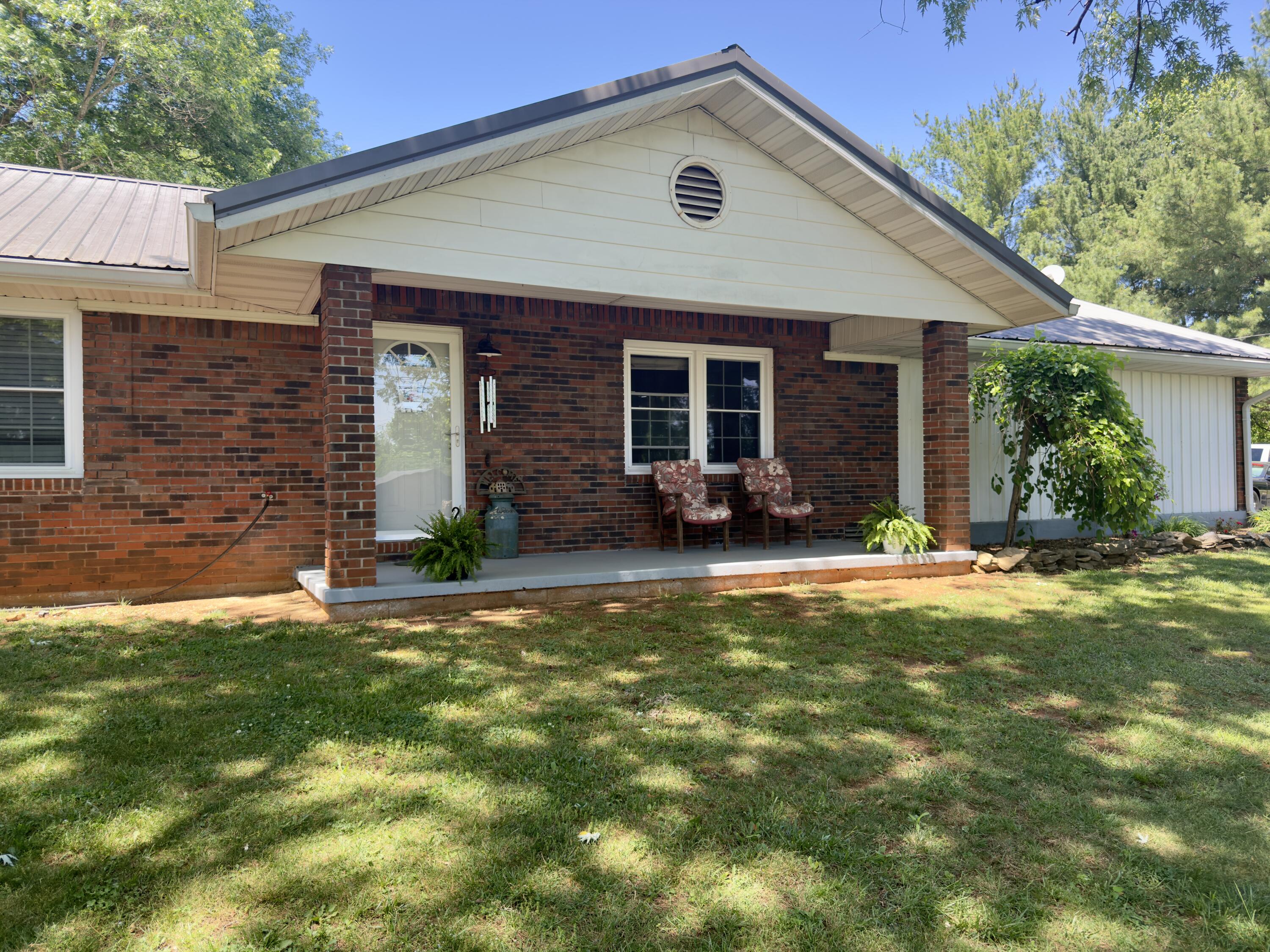 202 Willa Drive Property Photo 3