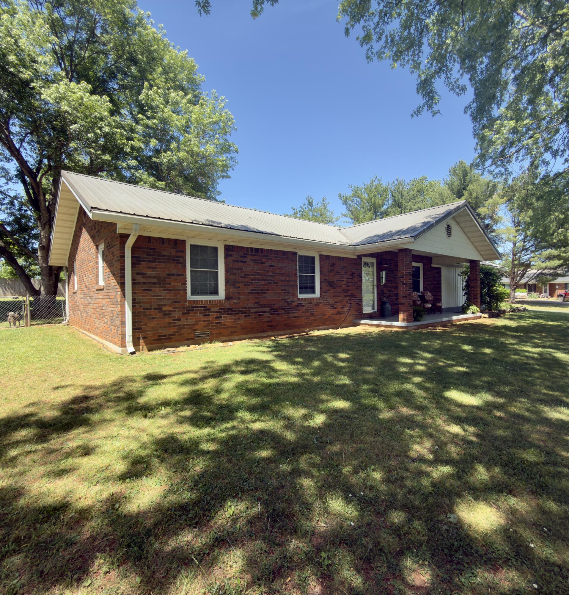 202 Willa Drive Property Photo 4