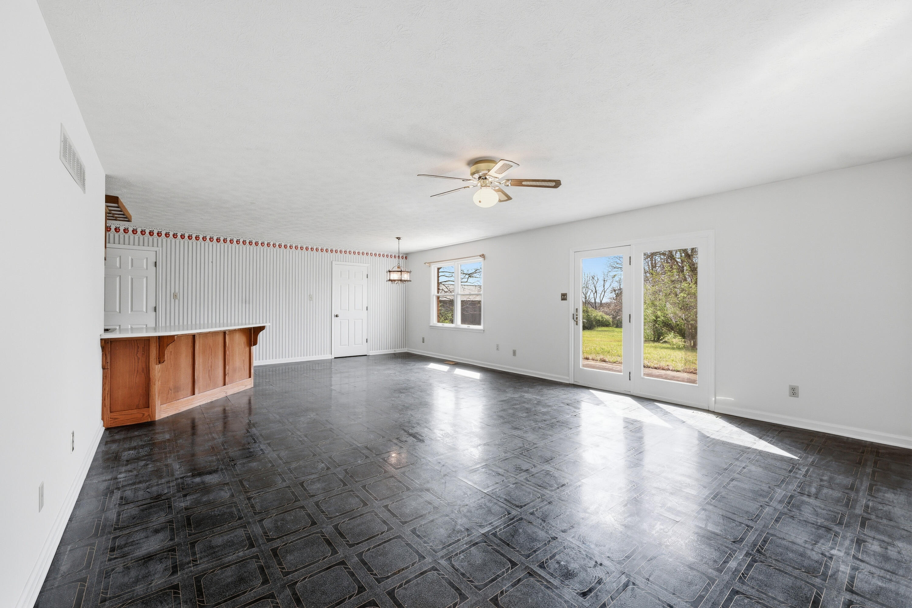 1065 Highview Drive Property Photo 3