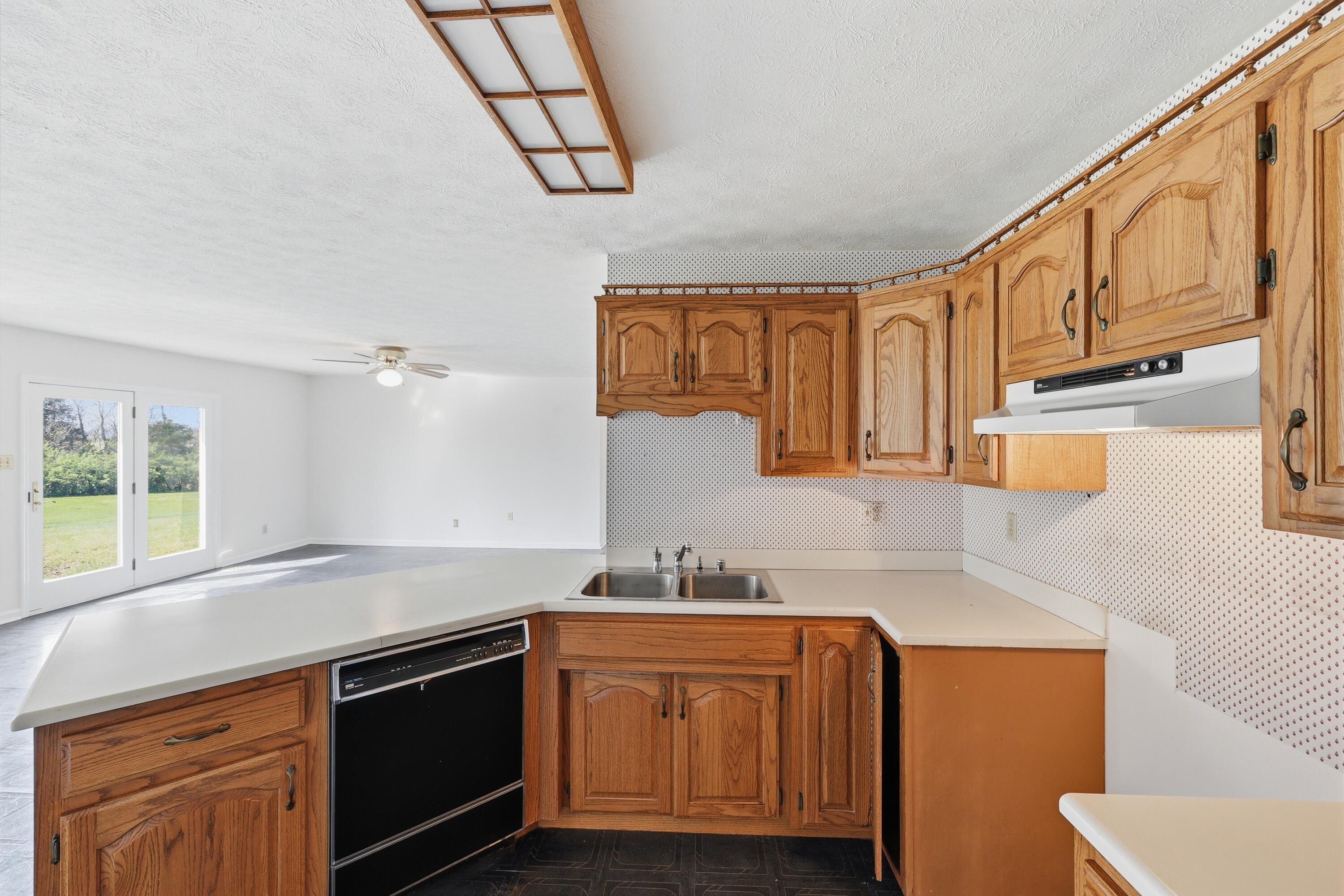 1065 Highview Drive Property Photo 10