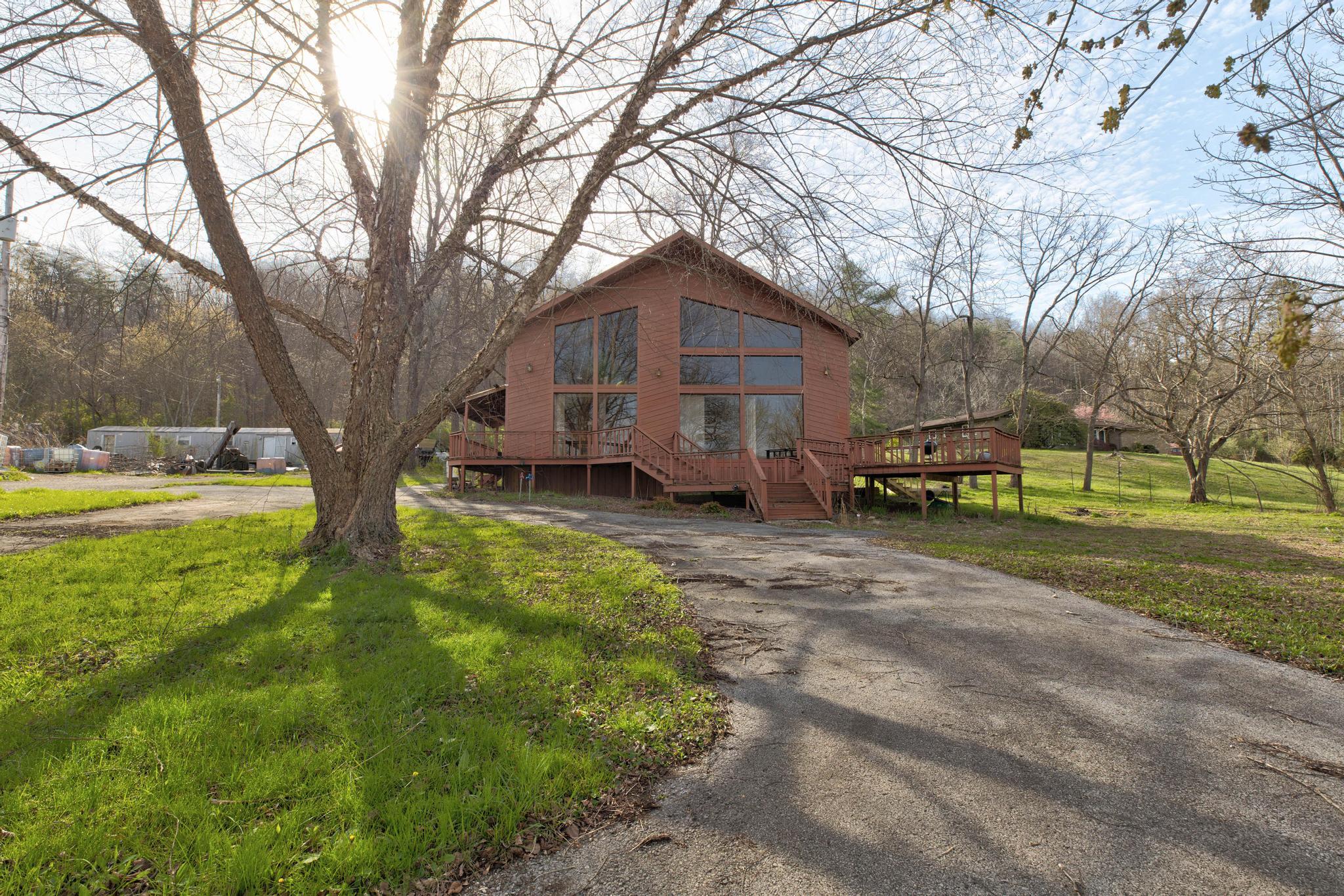 196 Twin Meadows Road Property Photo 2