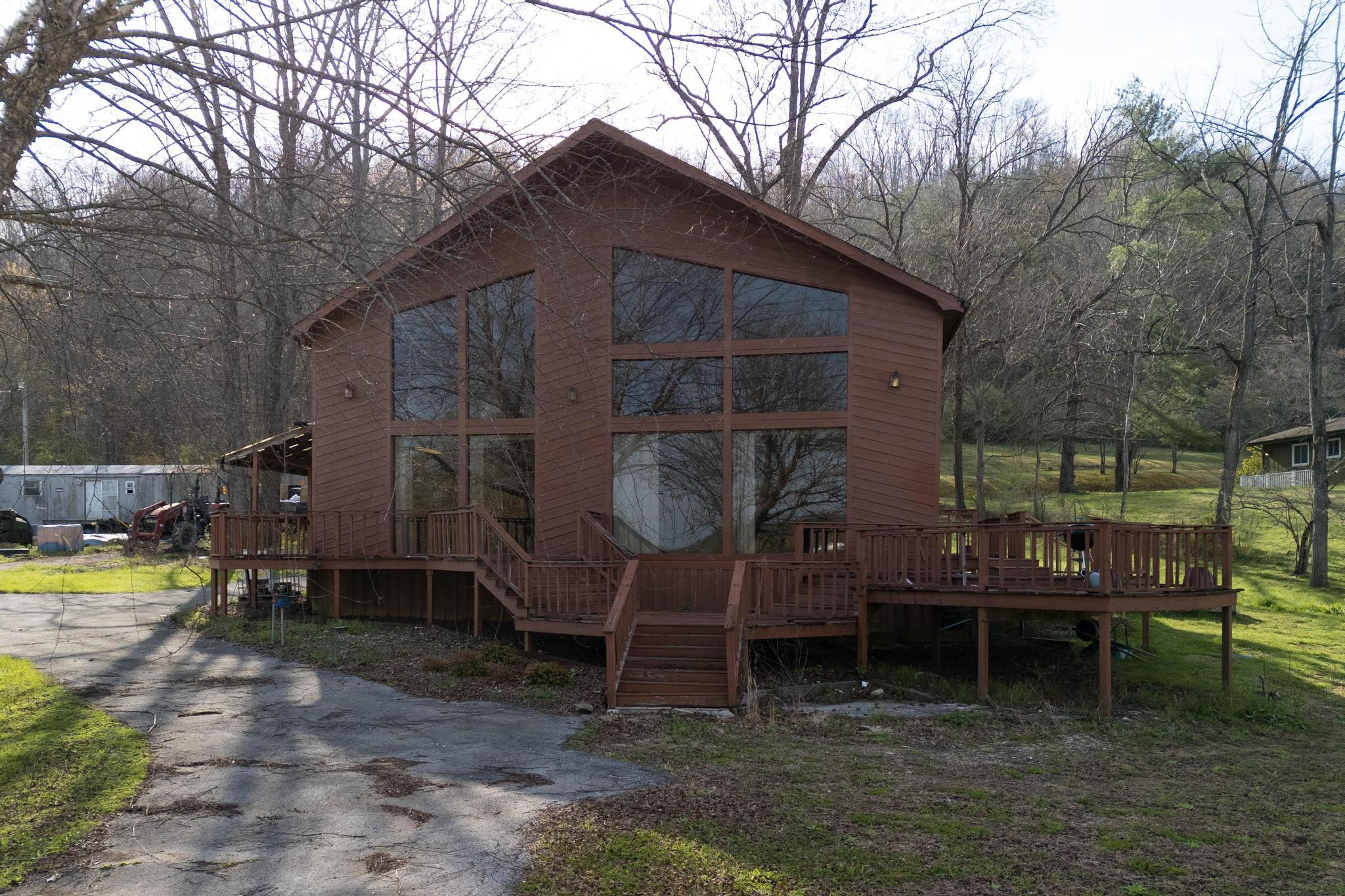 196 Twin Meadows Road Property Photo 3