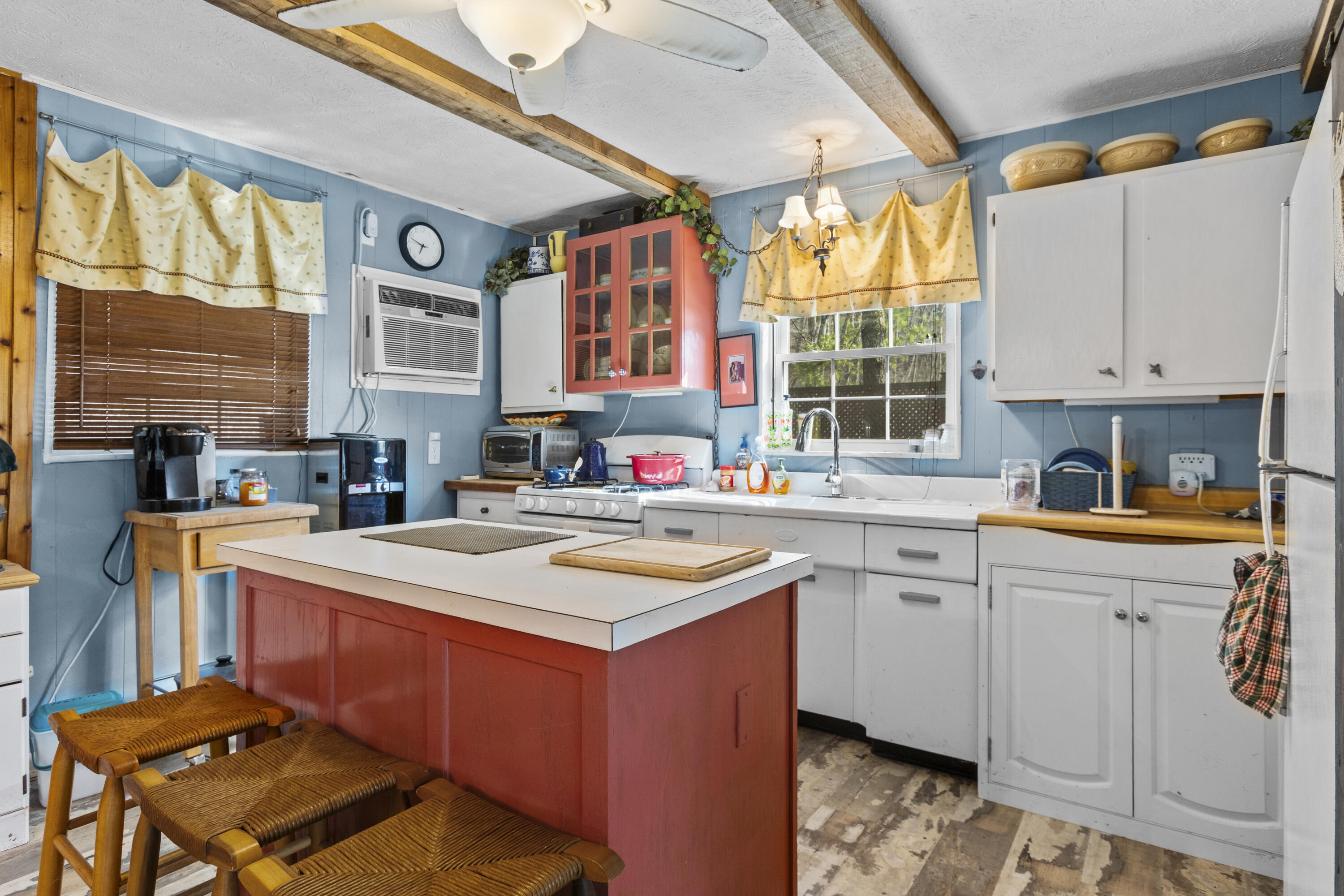 1810 Calk Lake Road Property Photo 10
