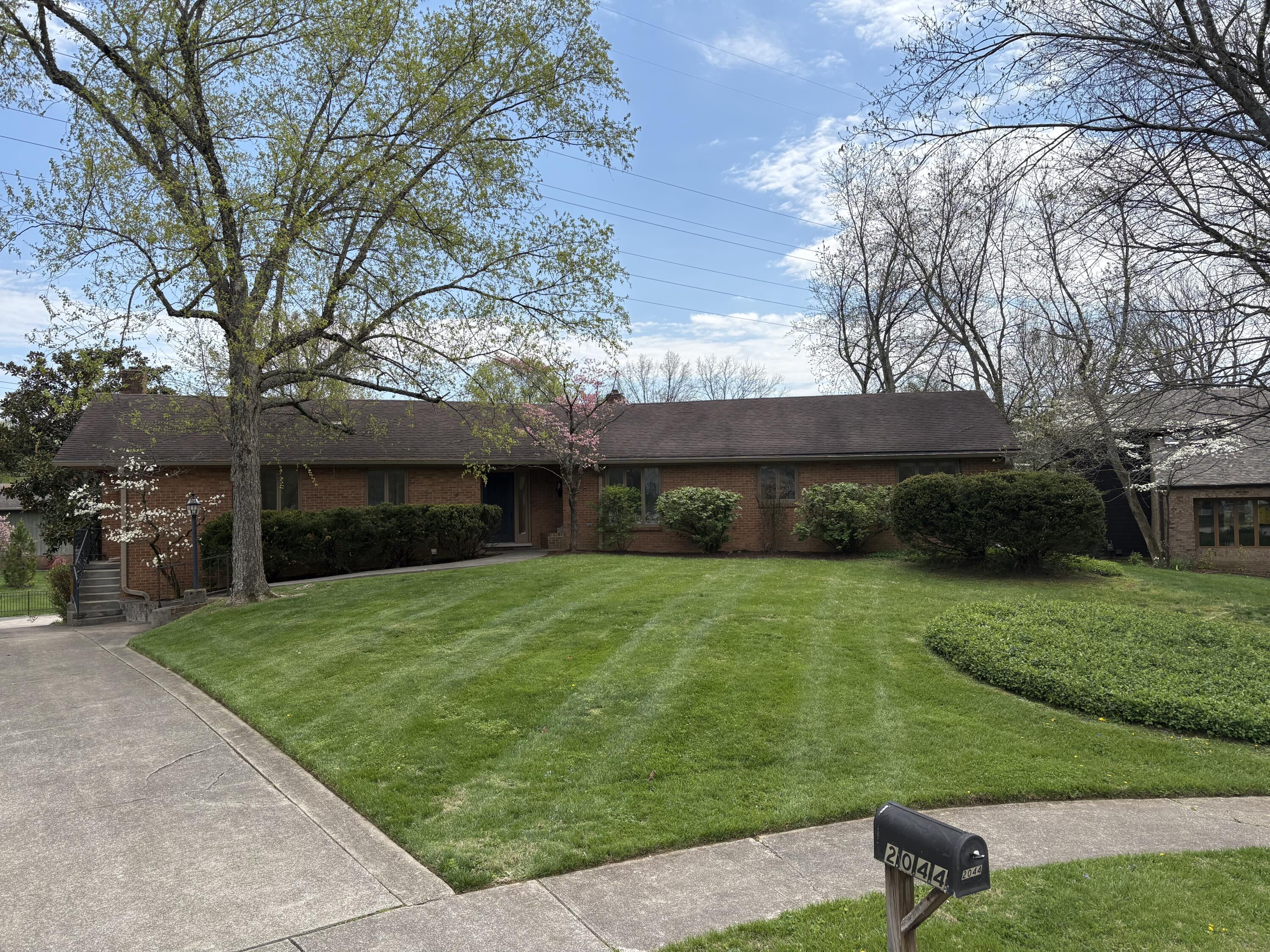 2044 Manor Drive Property Photo 2