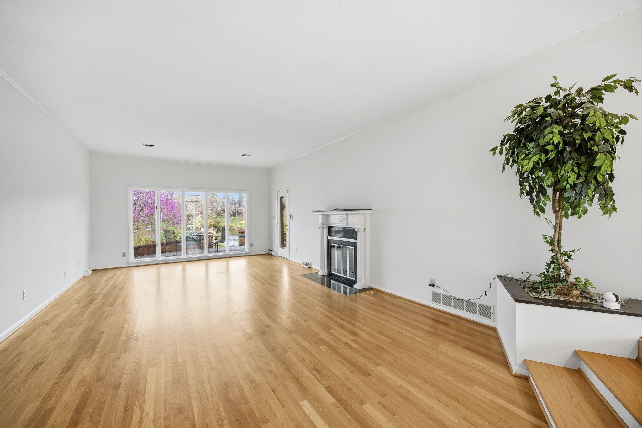 2044 Manor Drive Property Photo 11