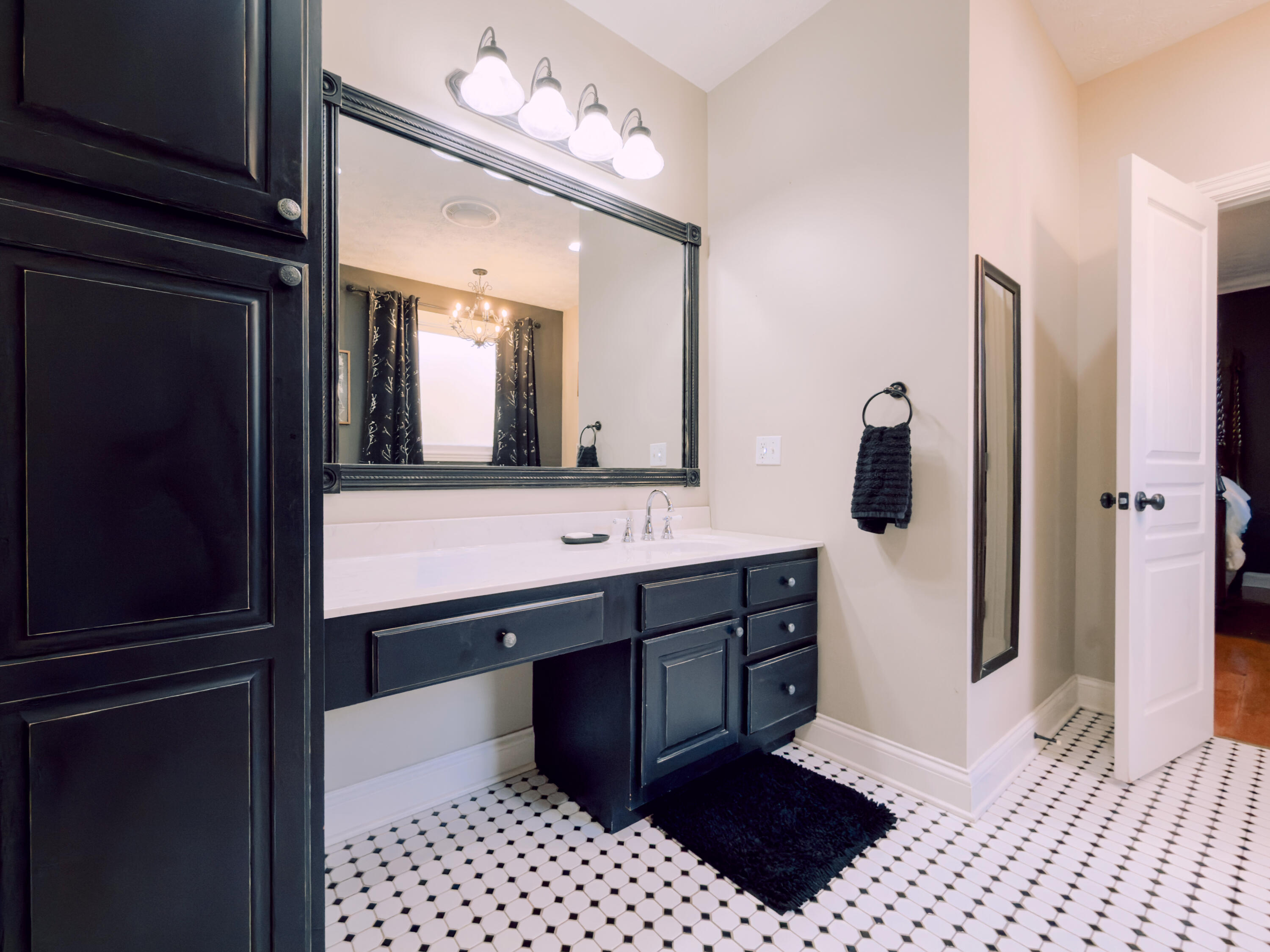 104 Easy Street Property Photo 37