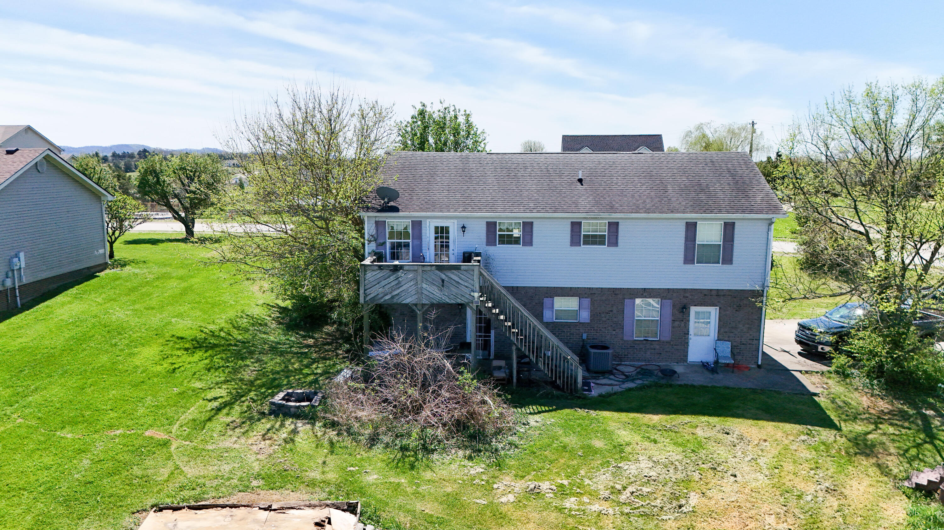 204 Saddle Brook Court Property Photo 3