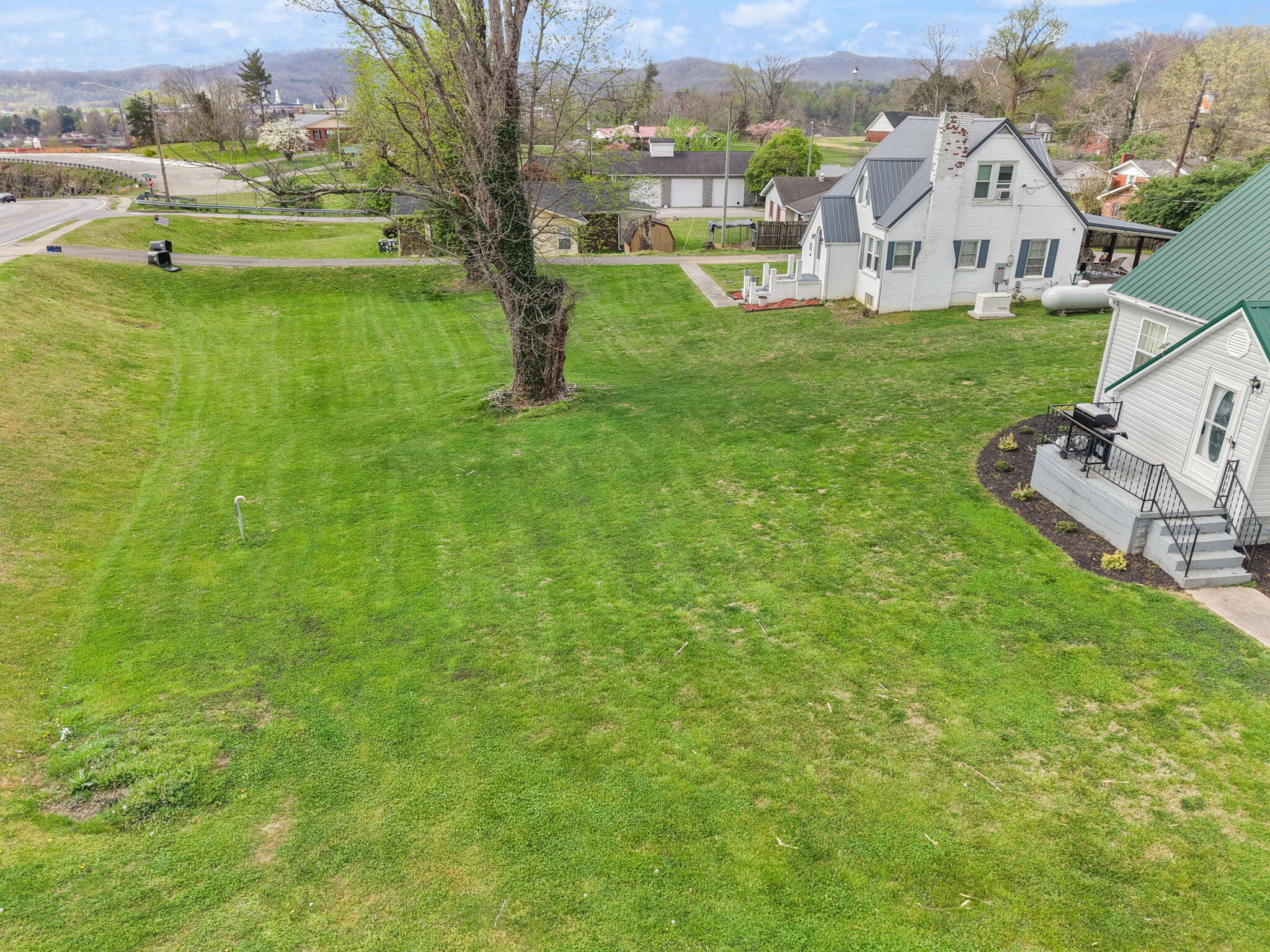31 Cemetery Road Property Photo 34