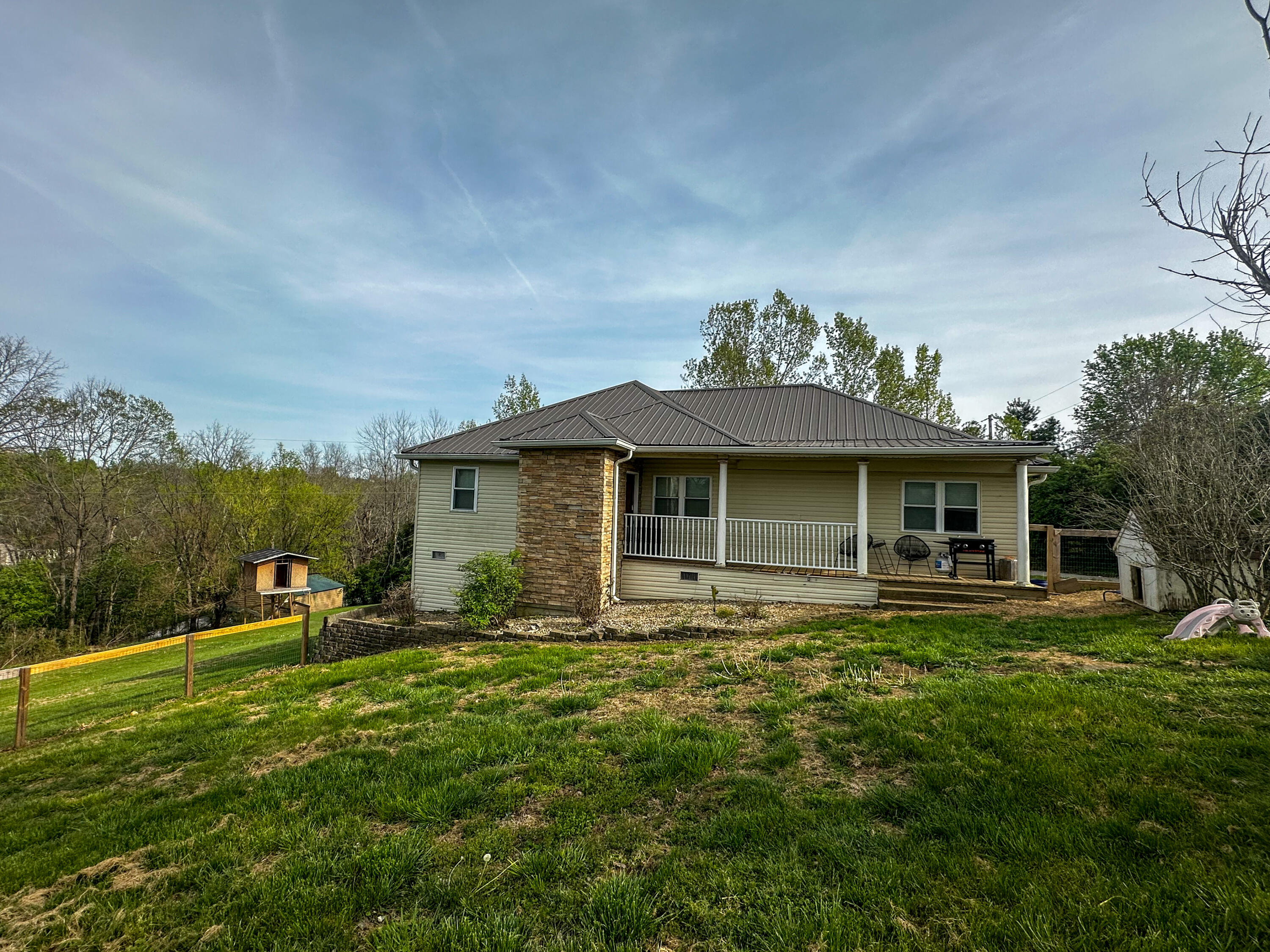 569 E Ridge Road Property Photo 1