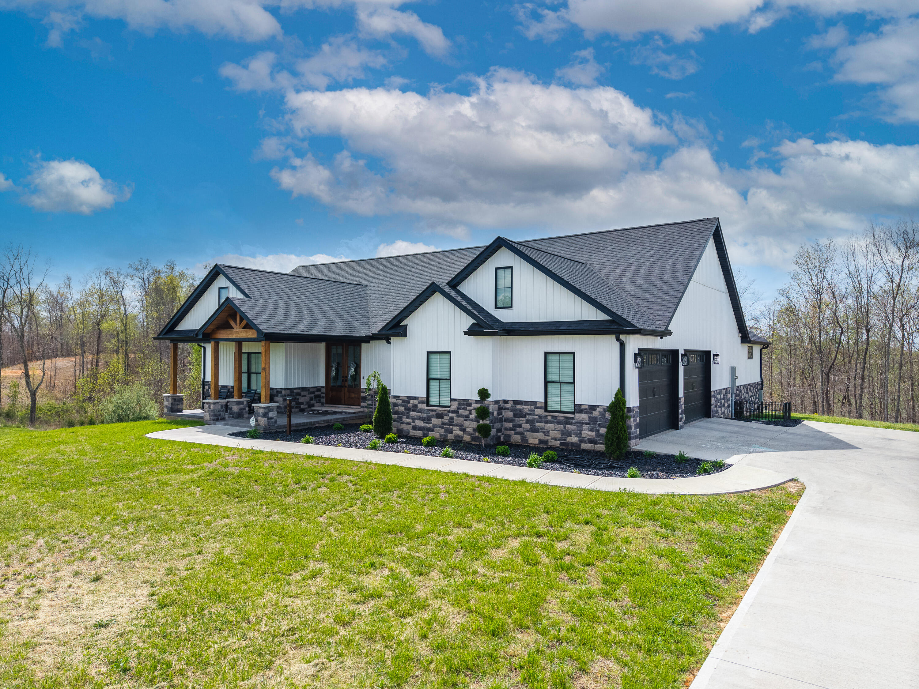 808 Goldenberg Lane Property Photo 4