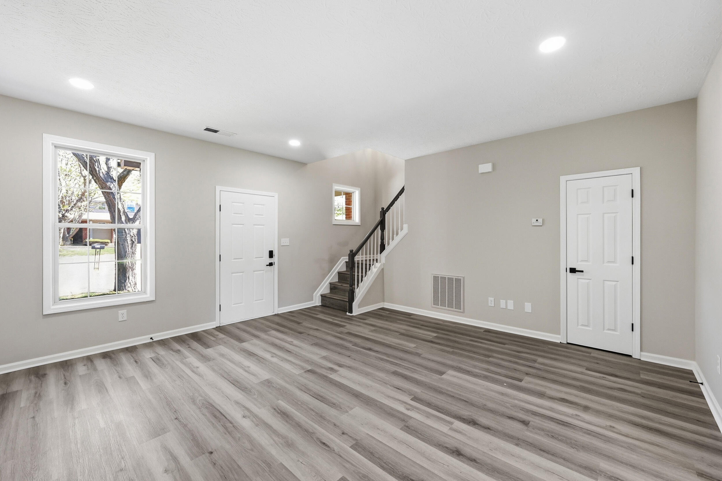 417 Newbury Way Property Photo 4