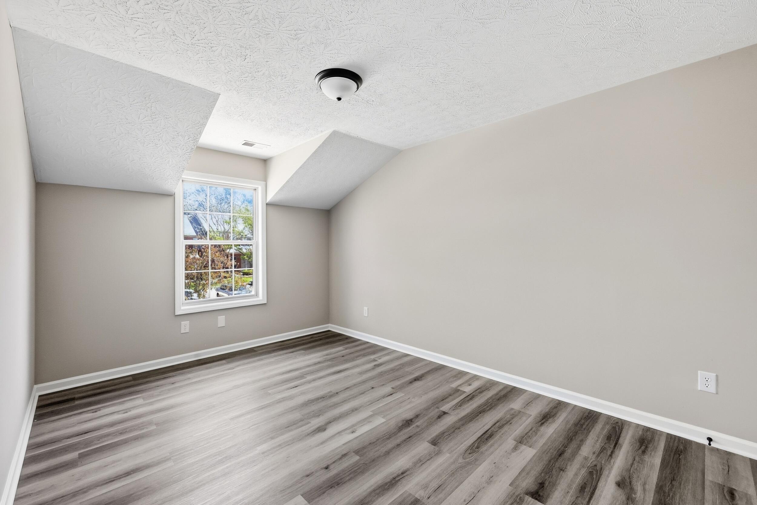 417 Newbury Way Property Photo 13