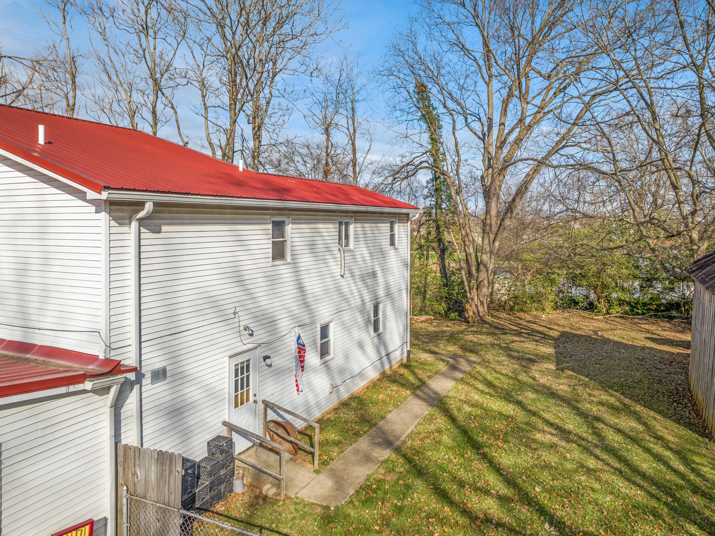 380 Amsden Avenue Property Photo 7