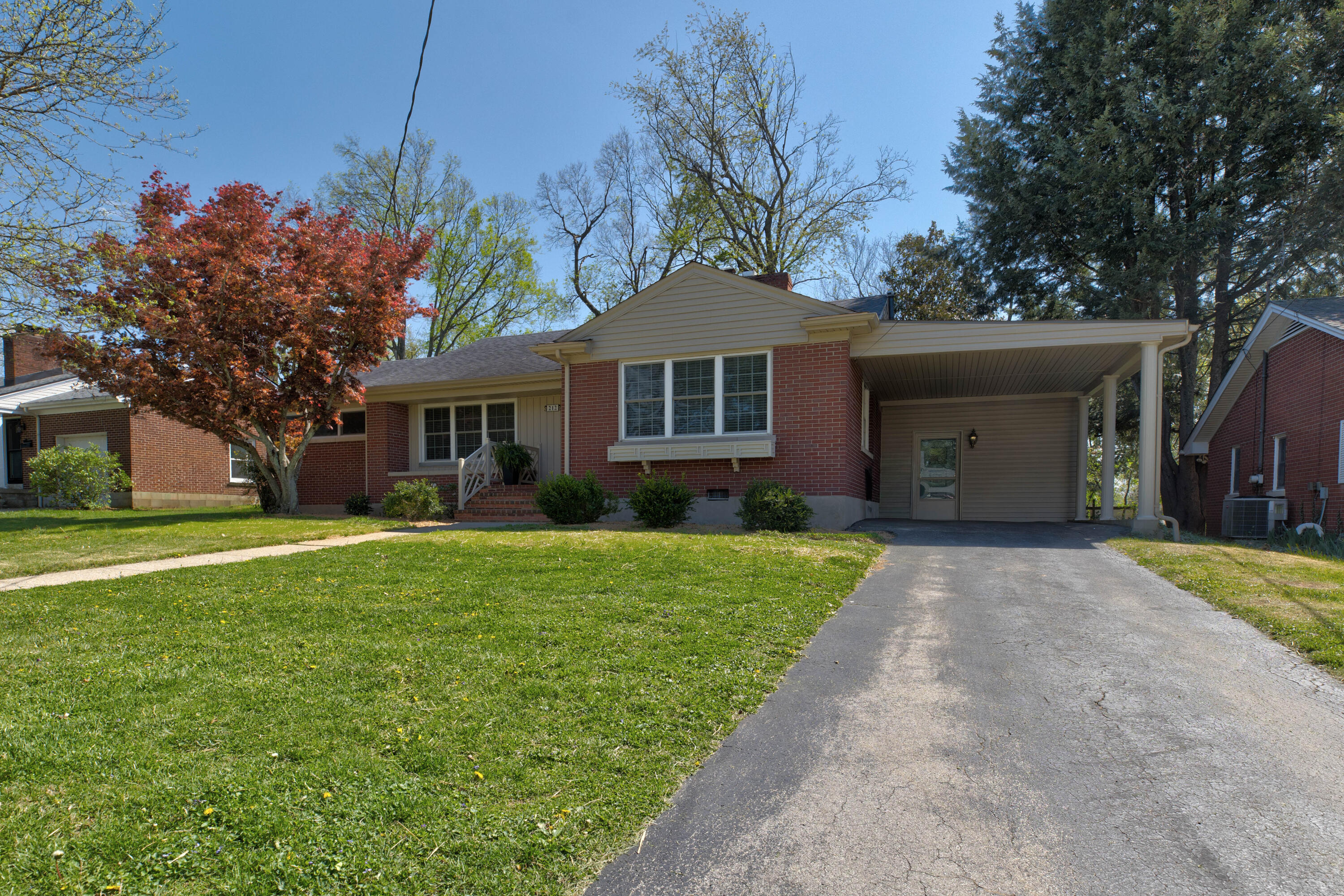 212 Sterling Avenue Property Photo 5