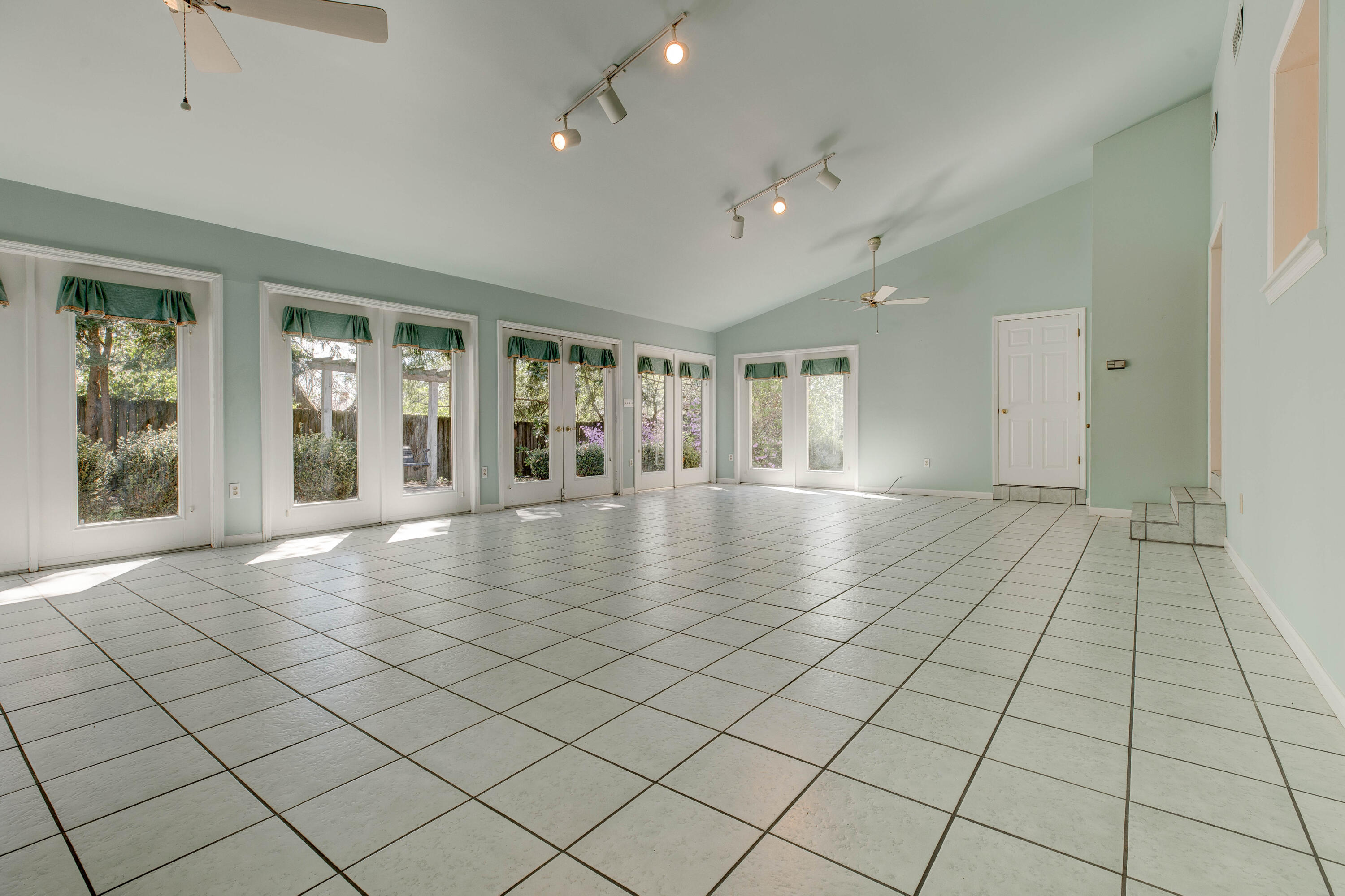 212 Sterling Avenue Property Photo 29