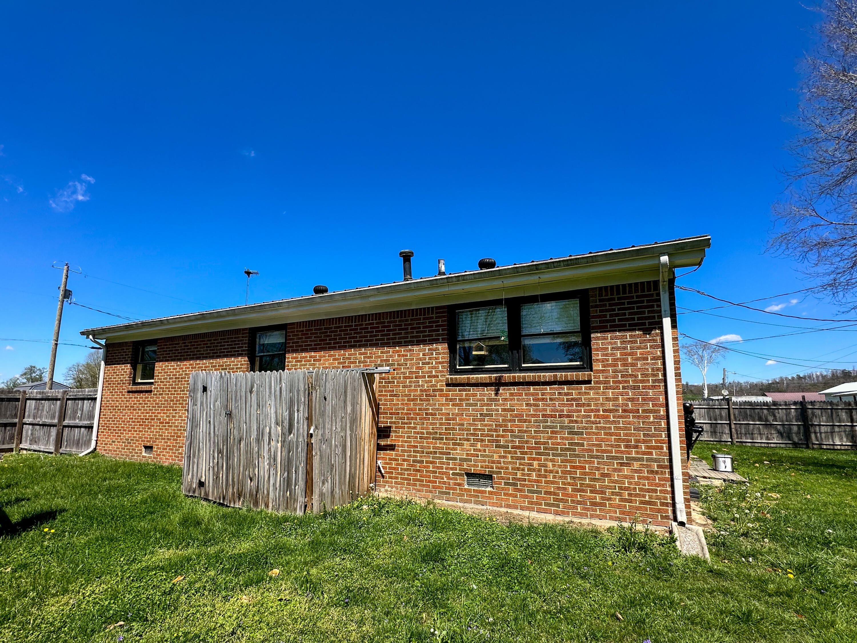 241 8th Avenue Property Photo 5