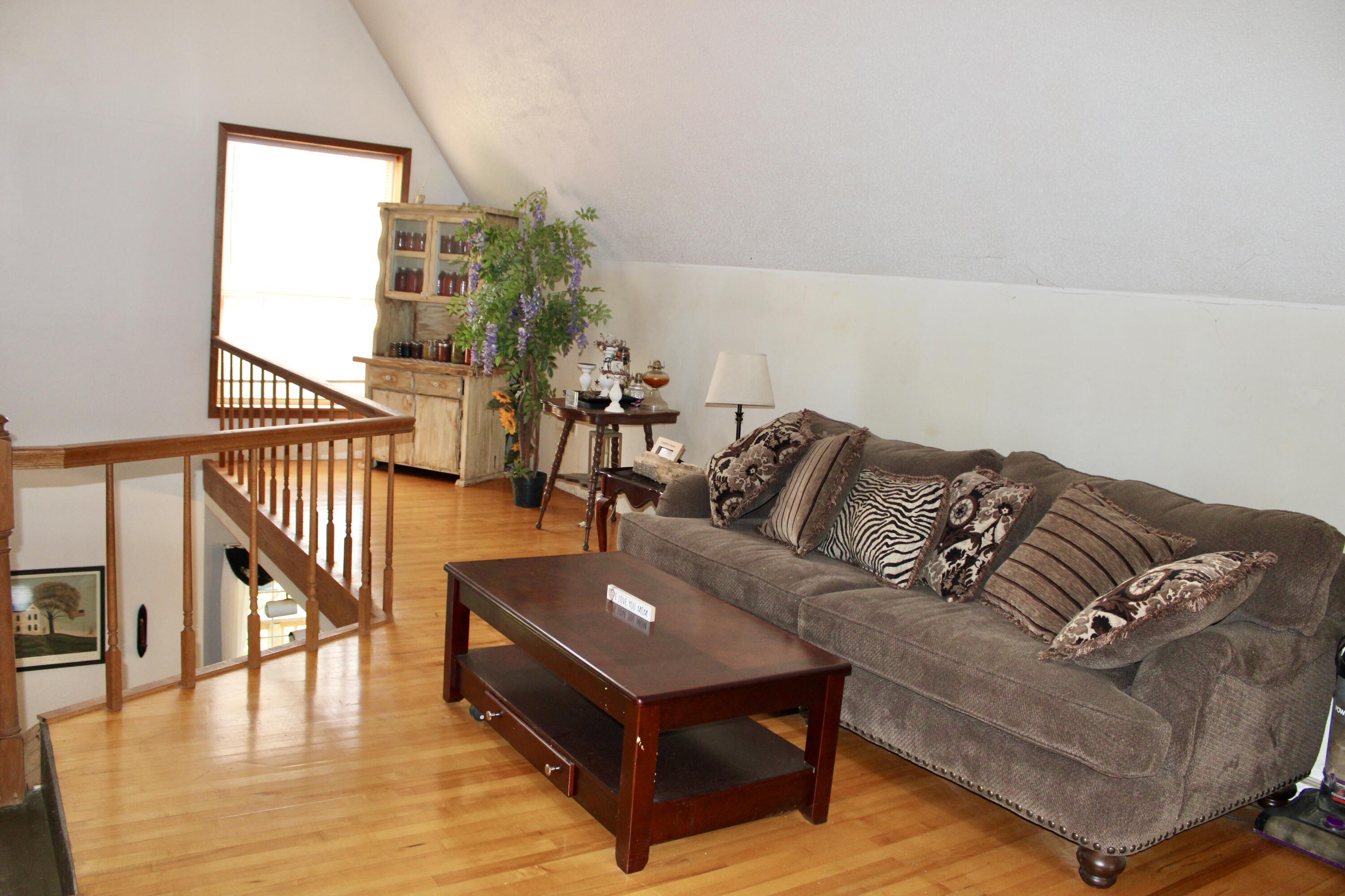 682 Garrad Road Property Photo 16