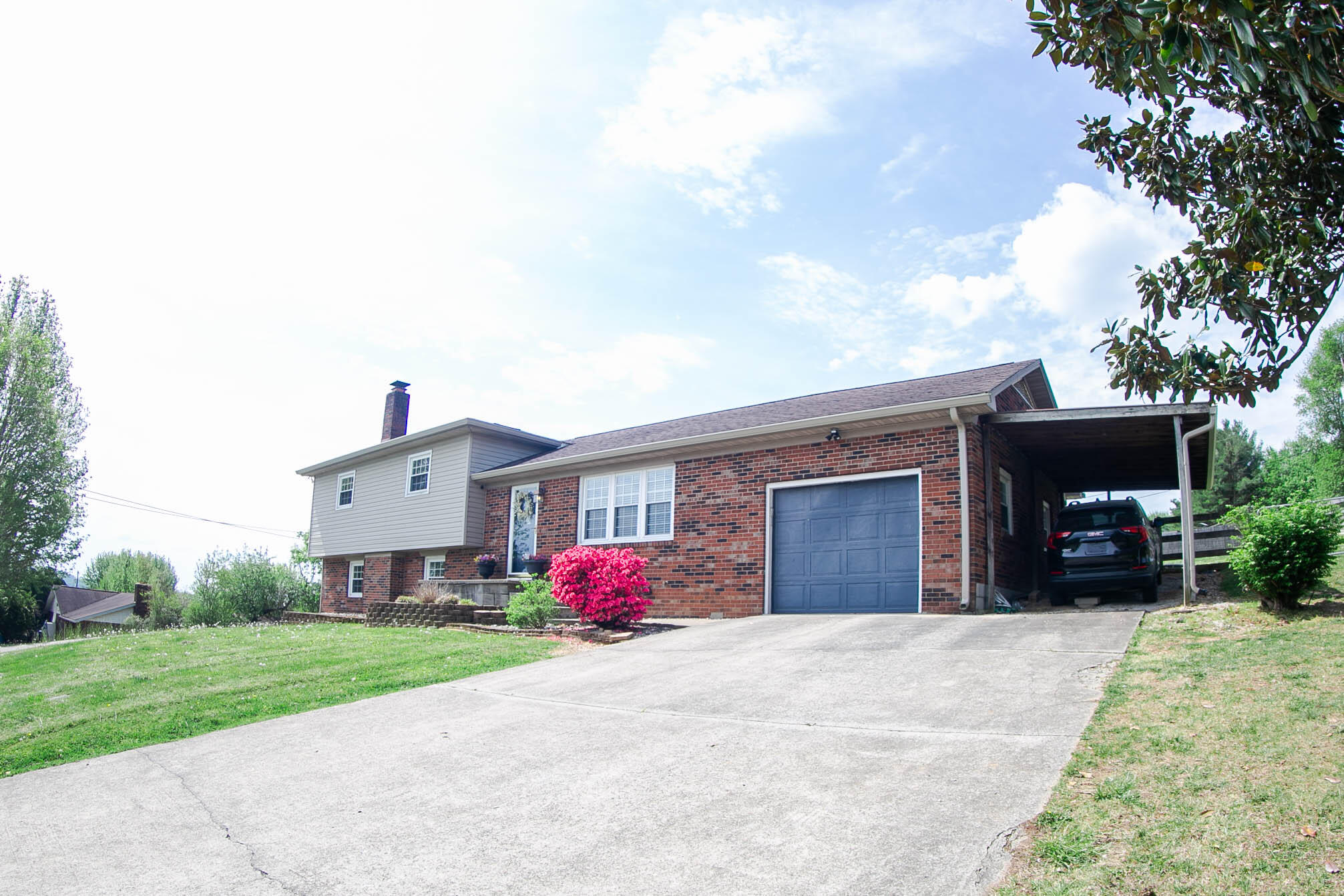 109 Rolling Hills Drive Property Photo 3