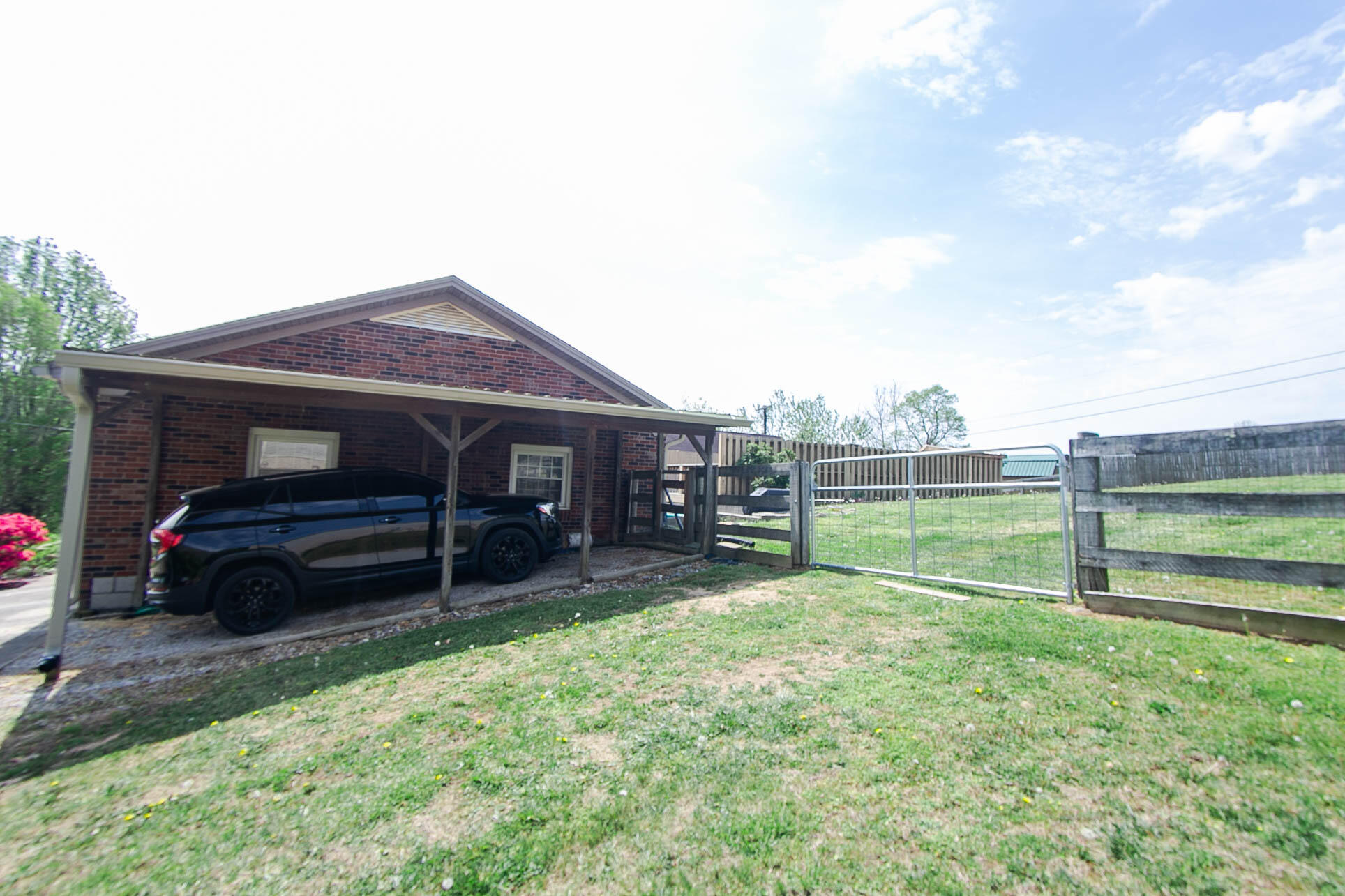 109 Rolling Hills Drive Property Photo 4
