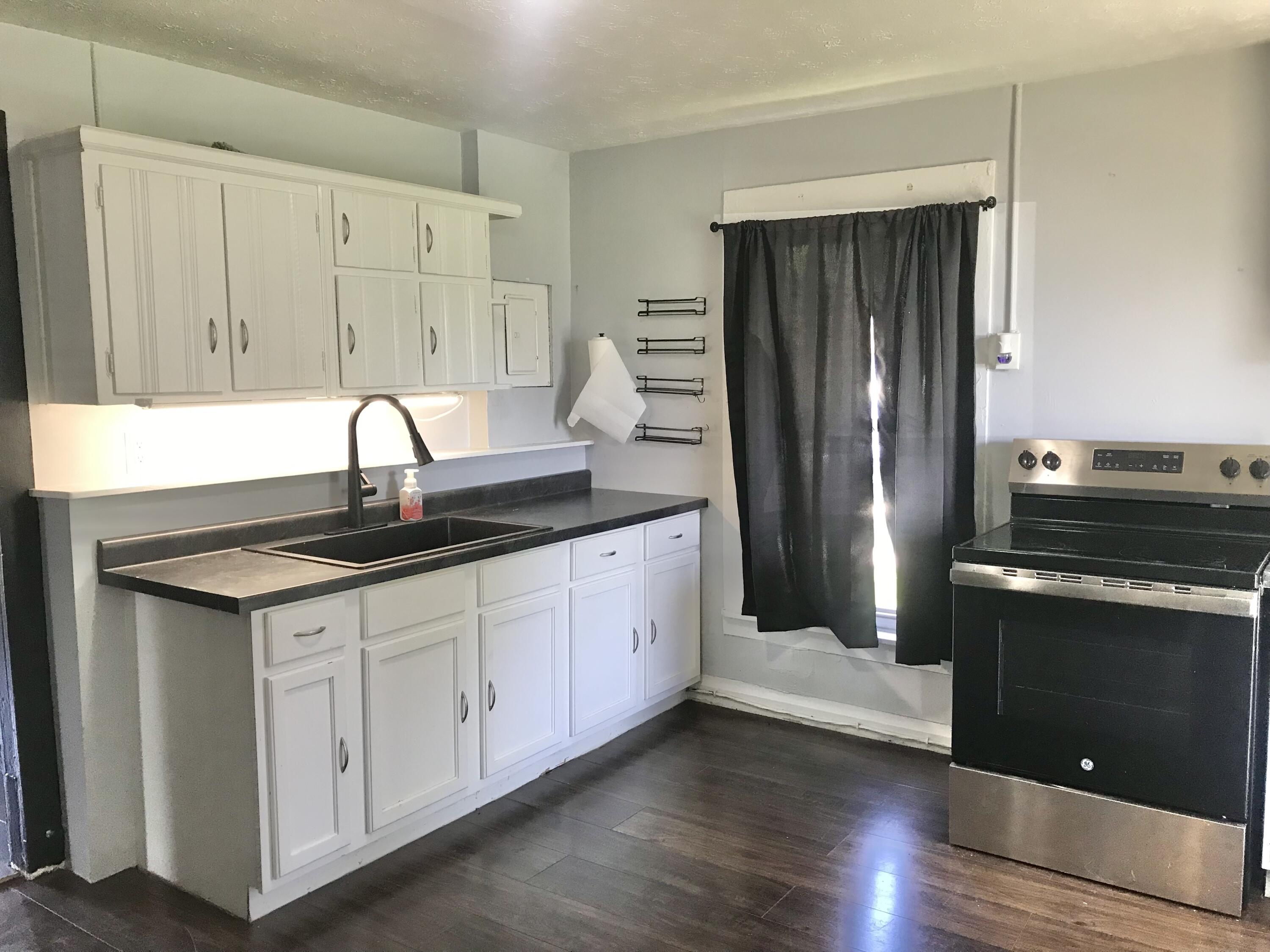 2208 Cedar Street Property Photo 8