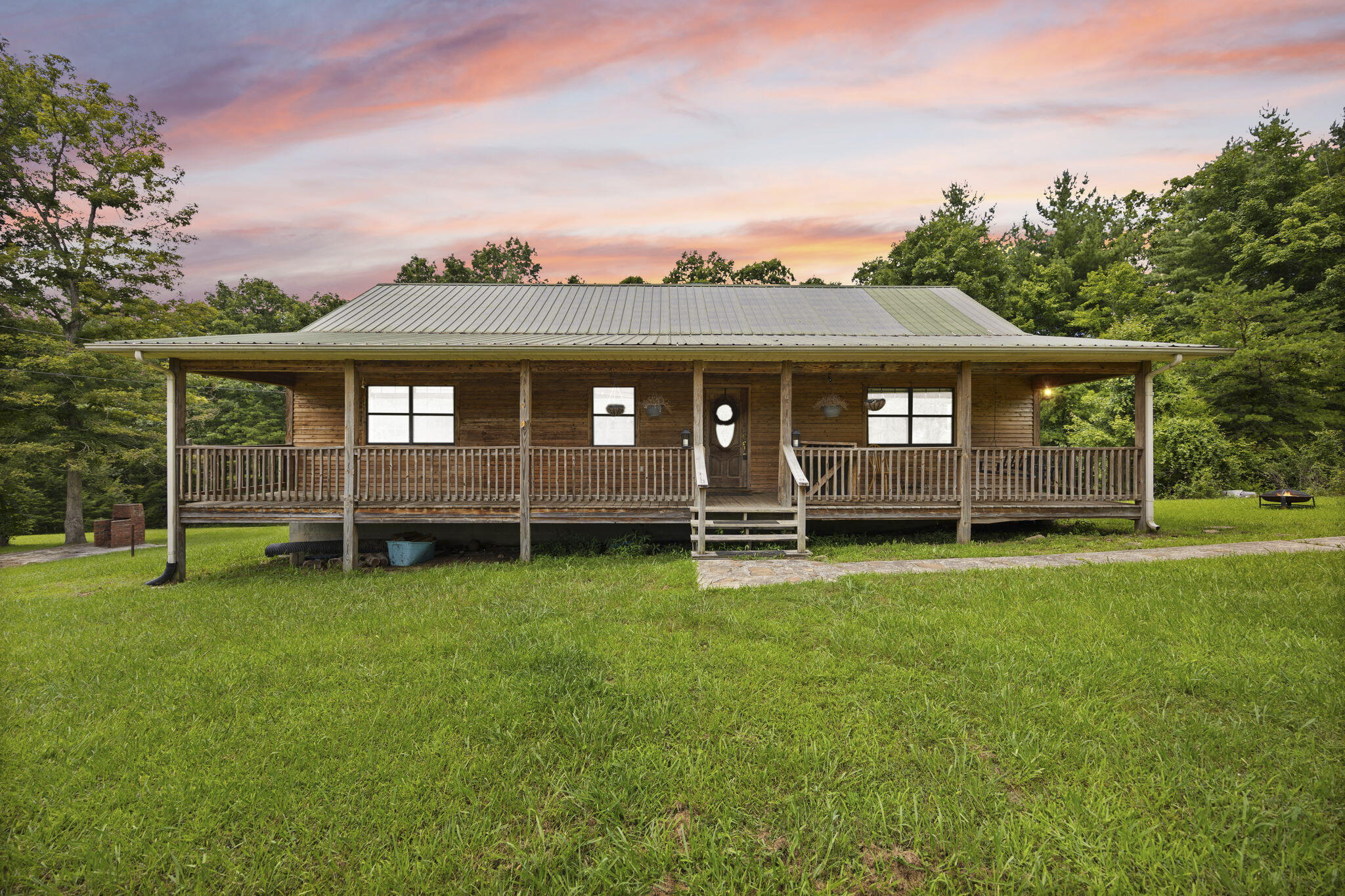 576 Laxton Road Property Photo 1