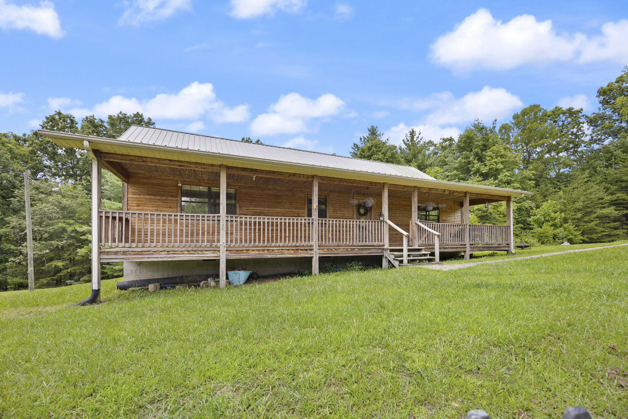 576 Laxton Road Property Photo 2