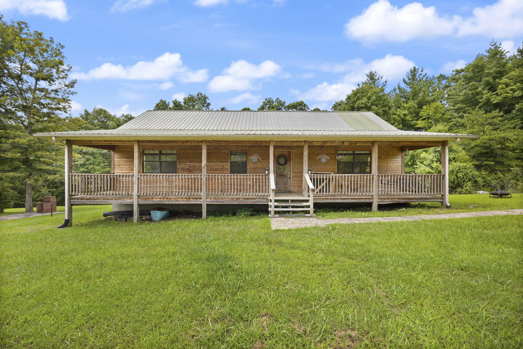 576 Laxton Road Property Photo 3